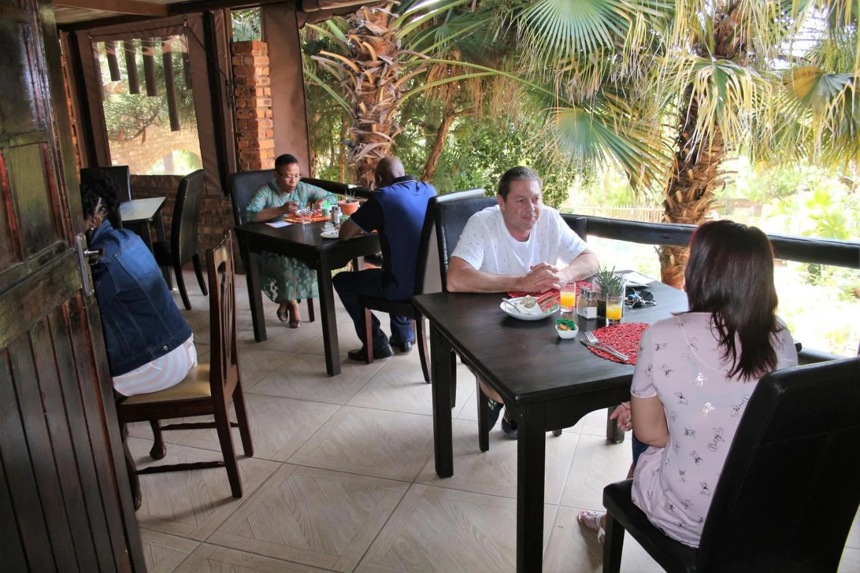 Restaurant/places to eat in Belle Vue Guesthouse