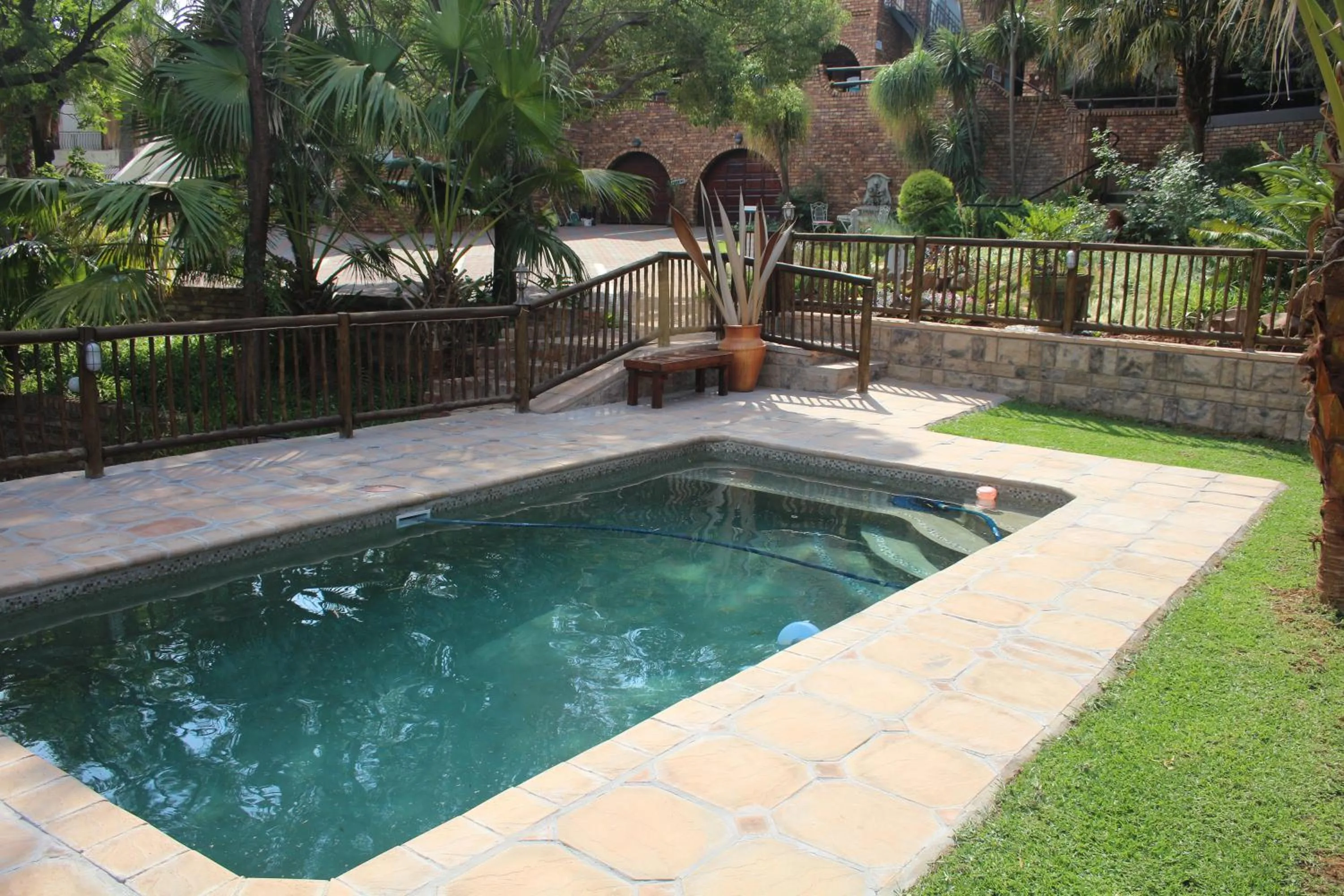 Swimming pool in Belle Vue Guesthouse