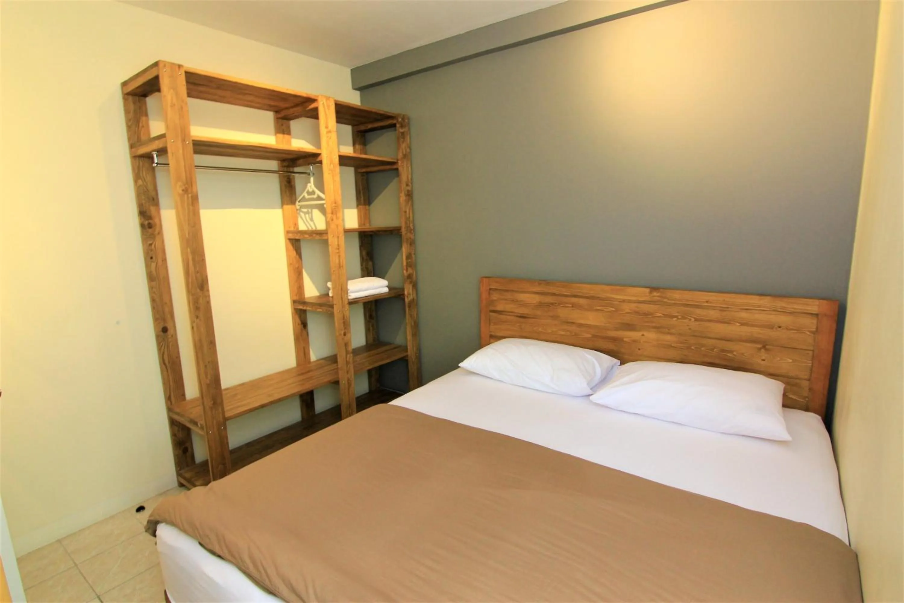 Bedroom, Bed in Queen Victoria Apartment Batam