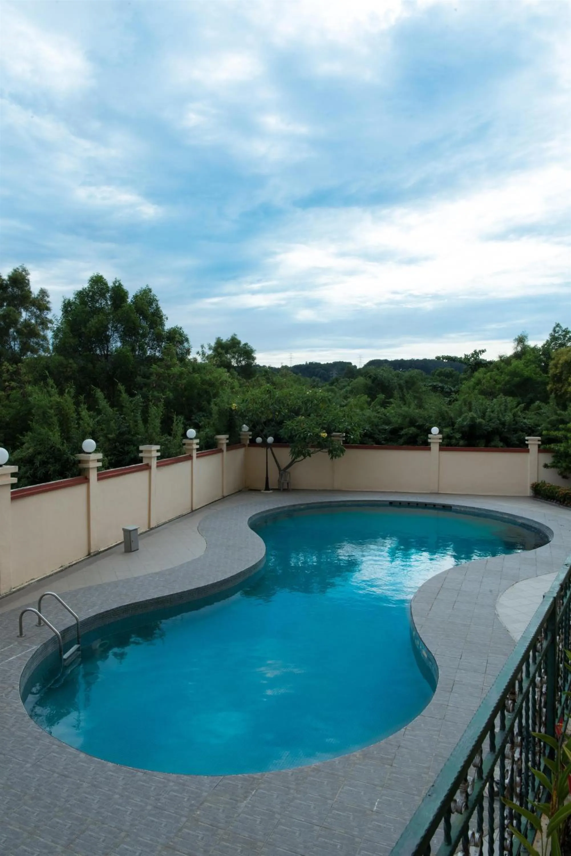 Swimming pool in Queen Victoria Apartment Batam