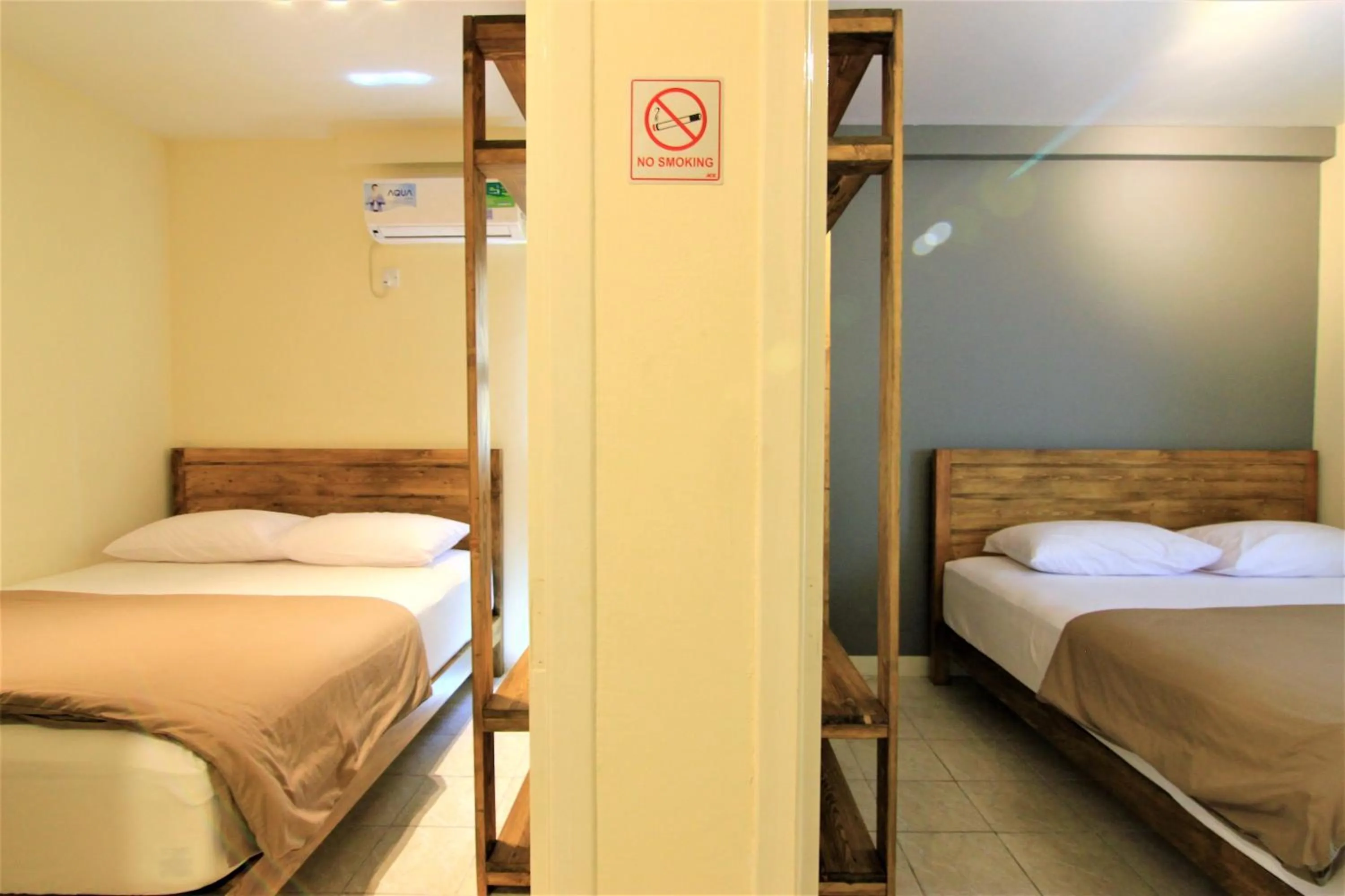 Photo of the whole room, Bed in Queen Victoria Apartment Batam