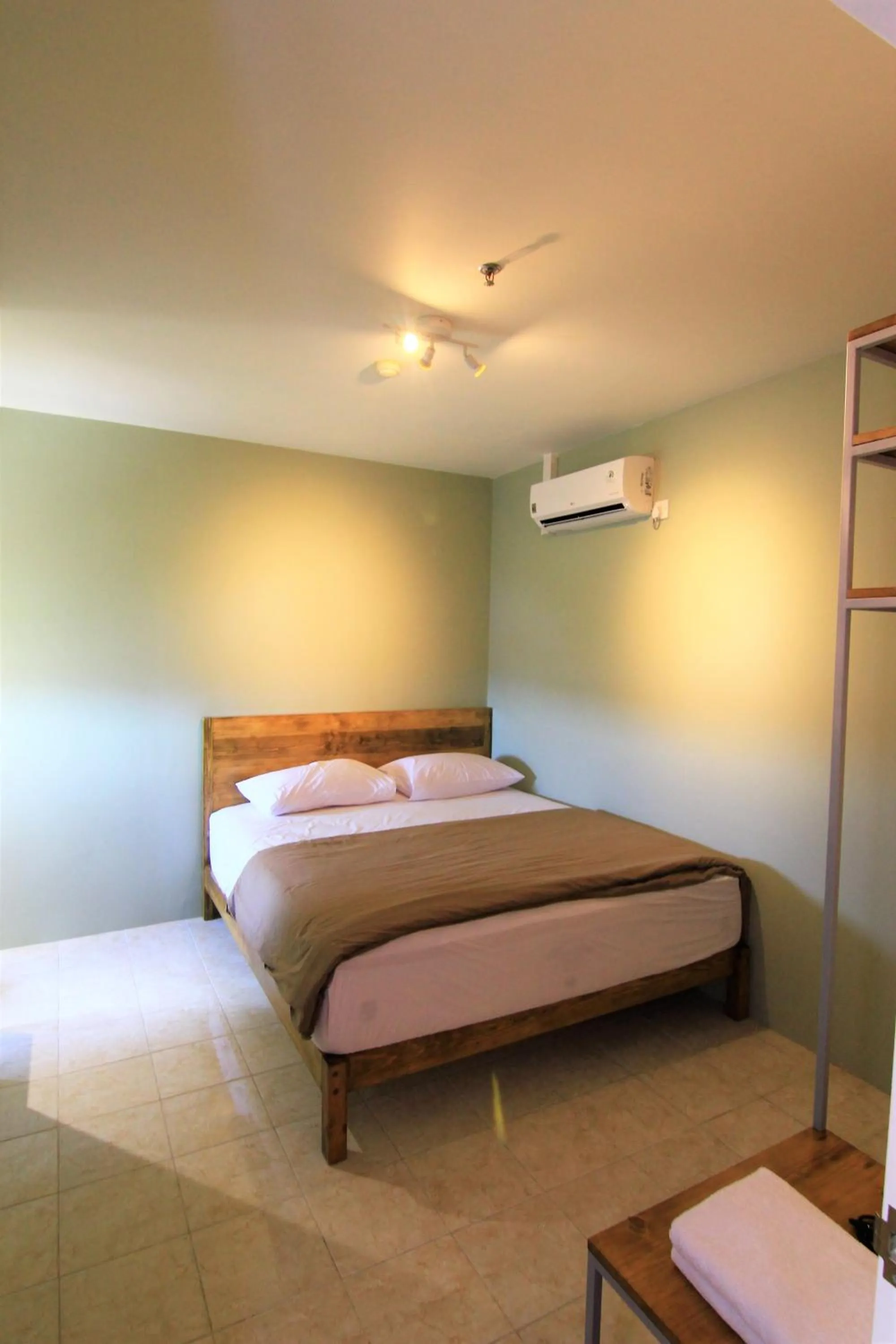 Bedroom, Bed in Queen Victoria Apartment Batam