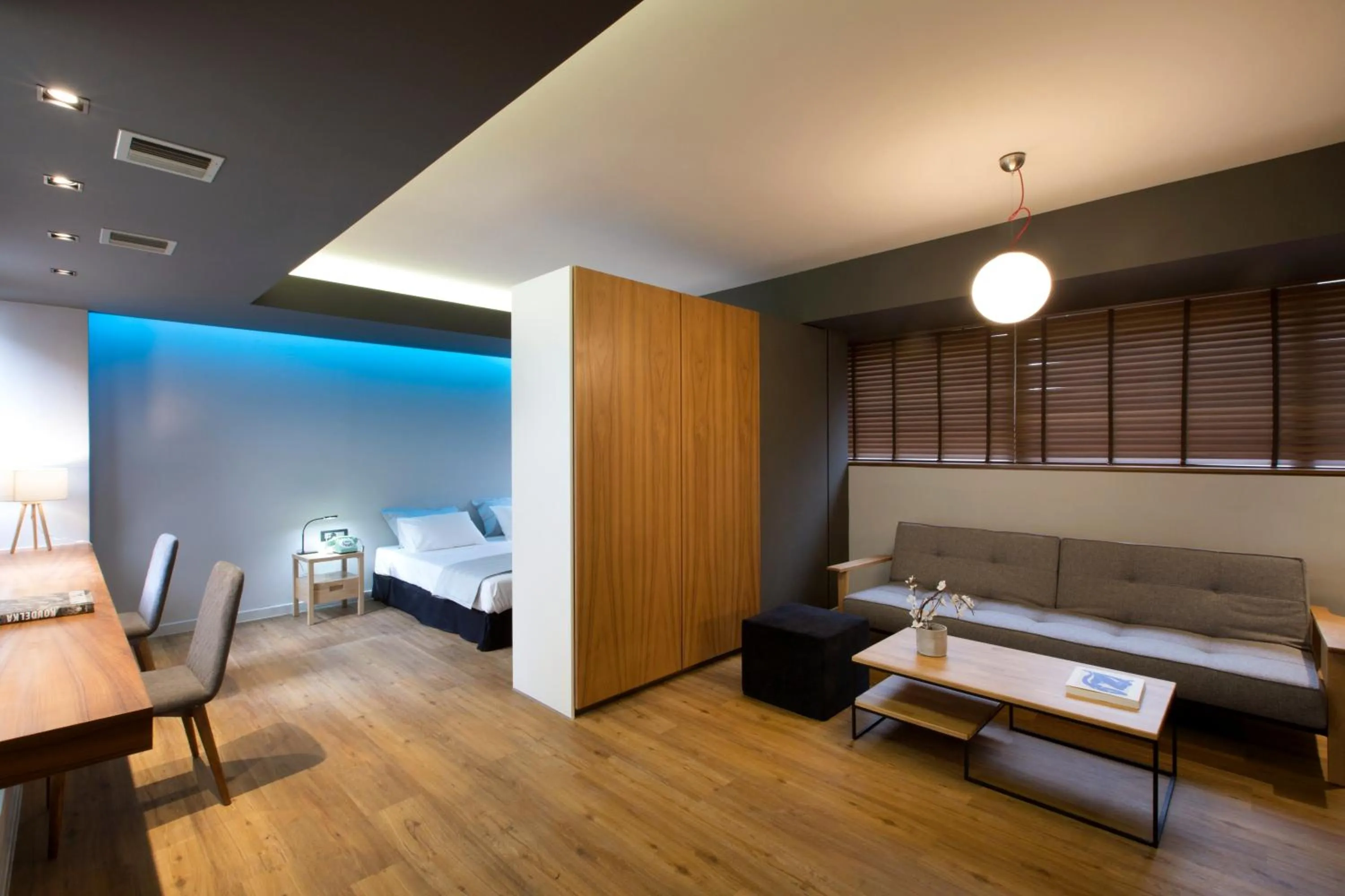 Photo of the whole room, Bed in Pi Athens