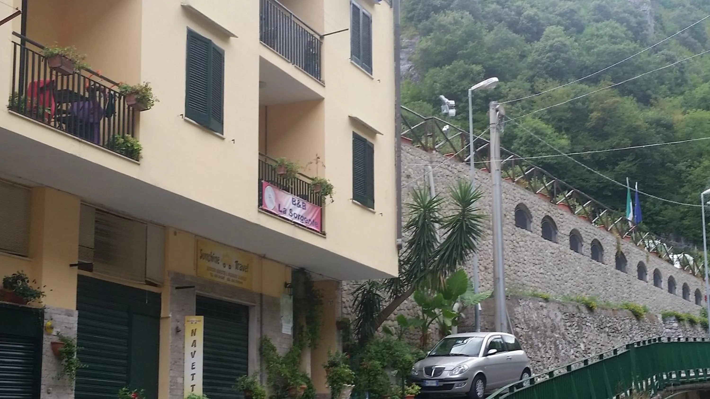 Facade/entrance in La Sorgente B&B