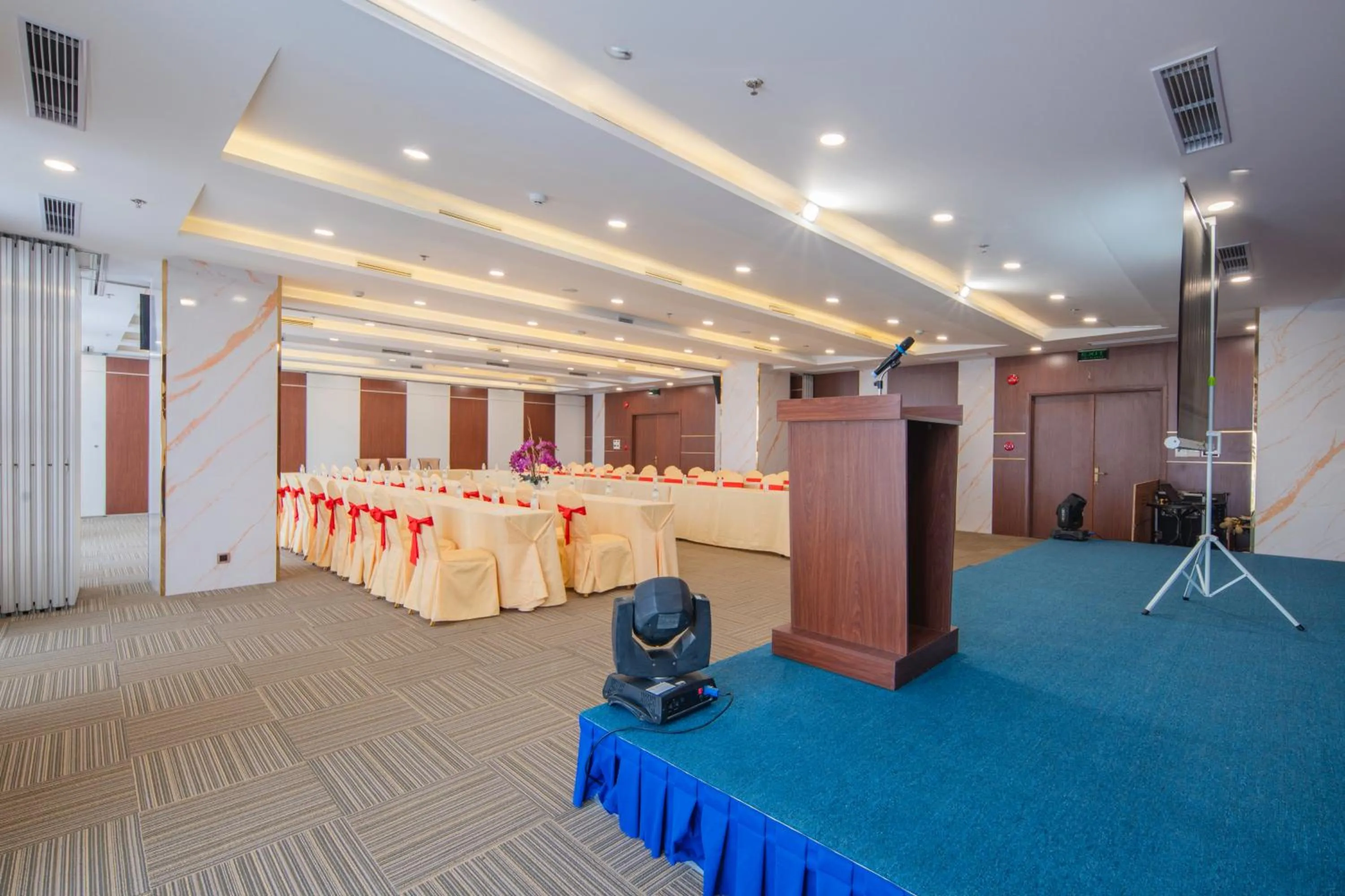 Meeting/conference room in TND Hotel