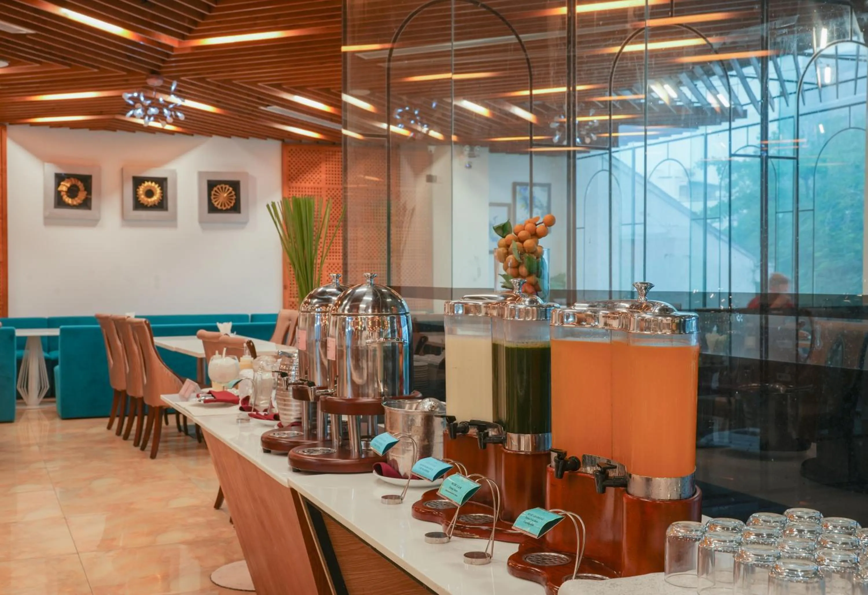 Restaurant/places to eat in TND Hotel