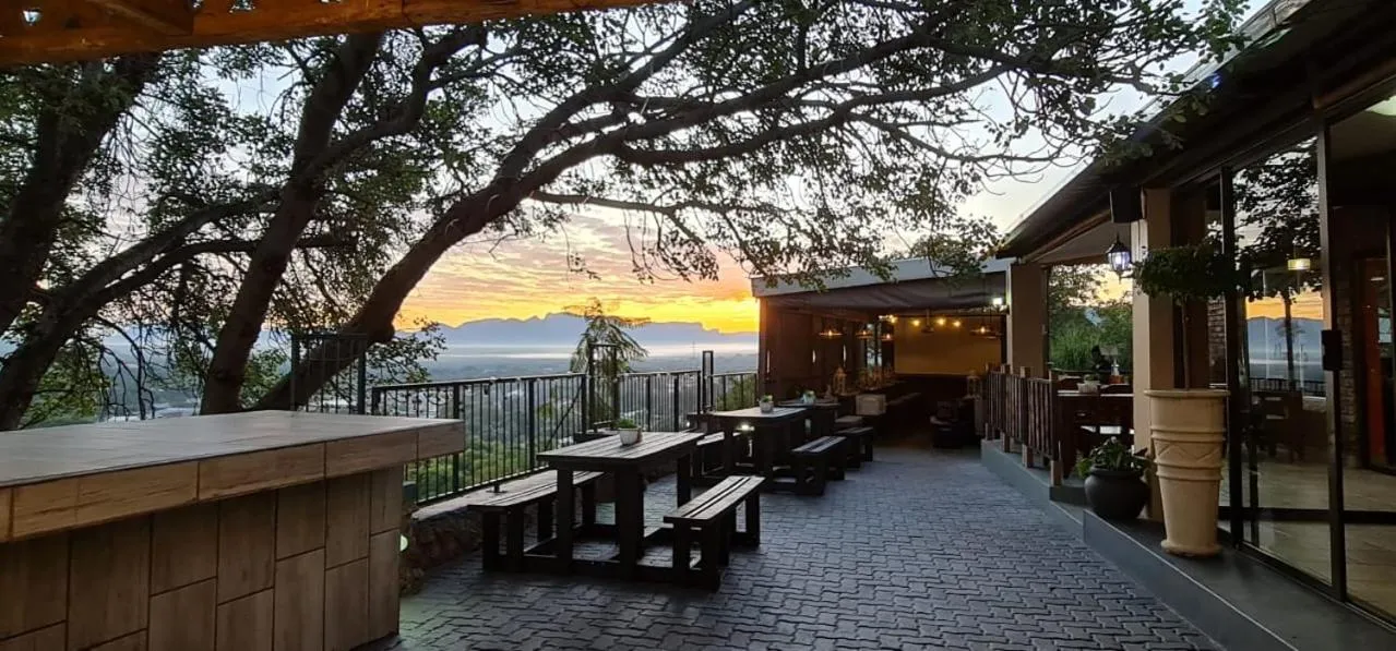 Restaurant/places to eat in Maroela Guest Lodge