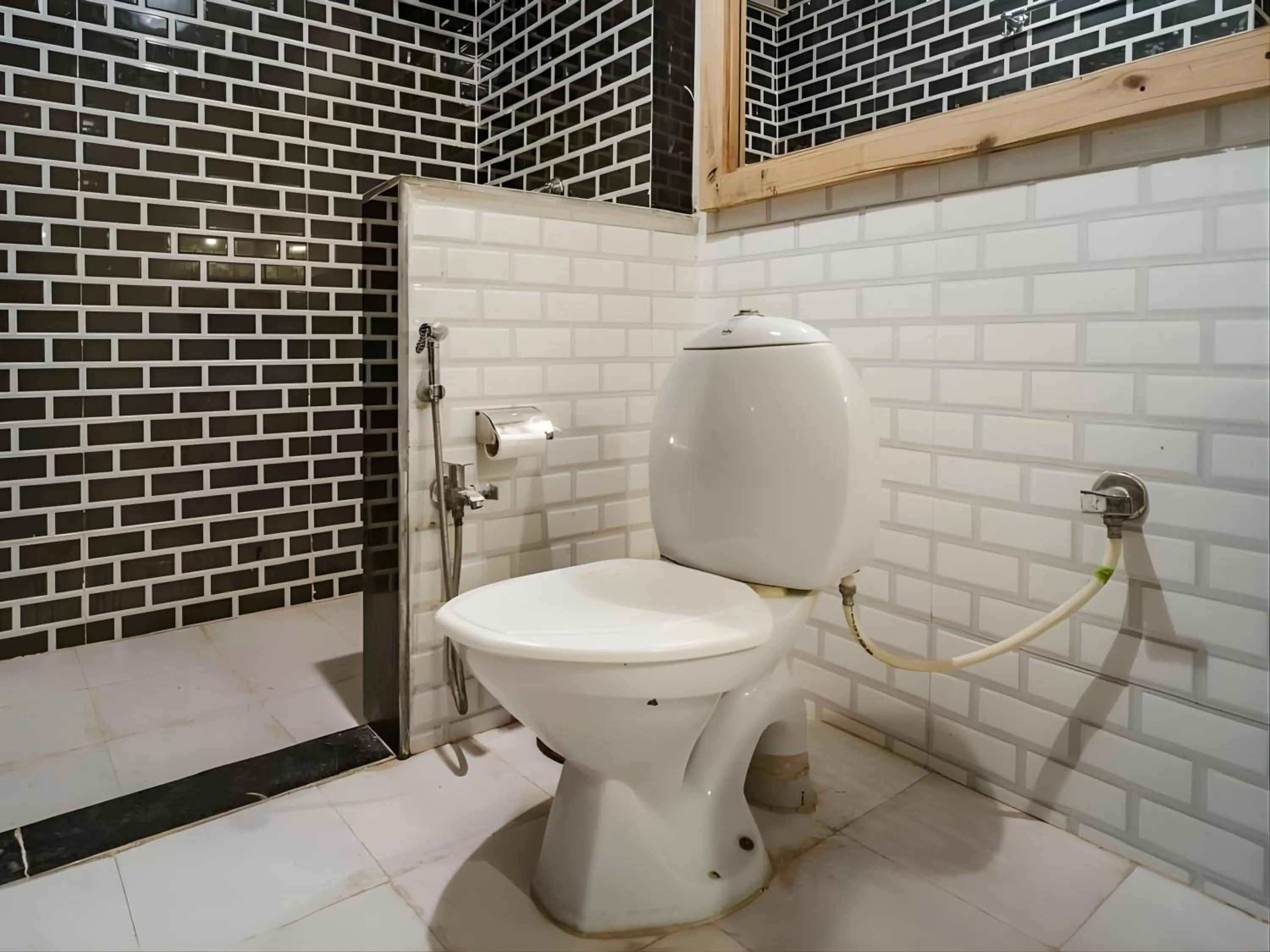 Shower in Moustache Jaisalmer