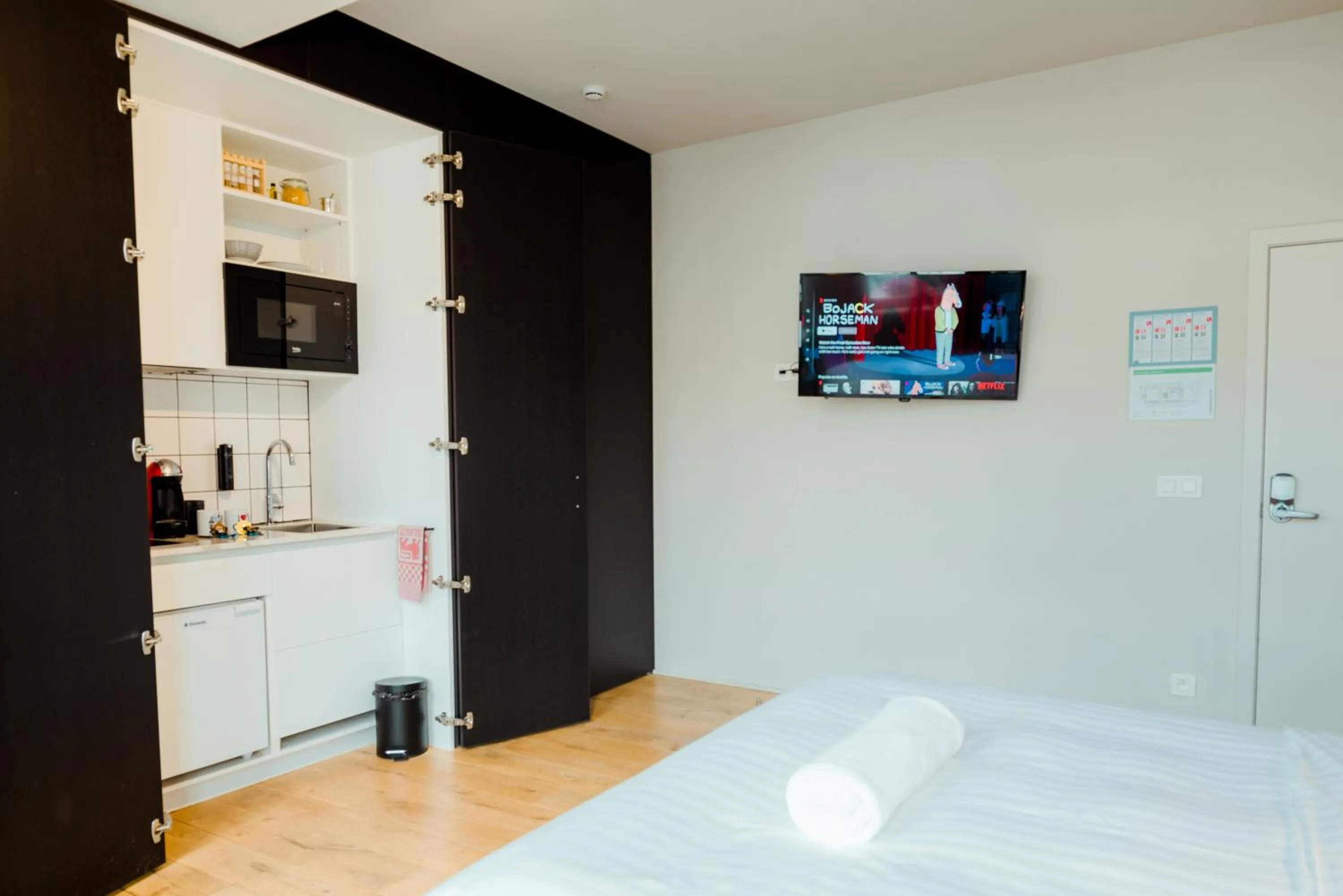 TV and multimedia, Bed in The House of Edward by Domani Hotels