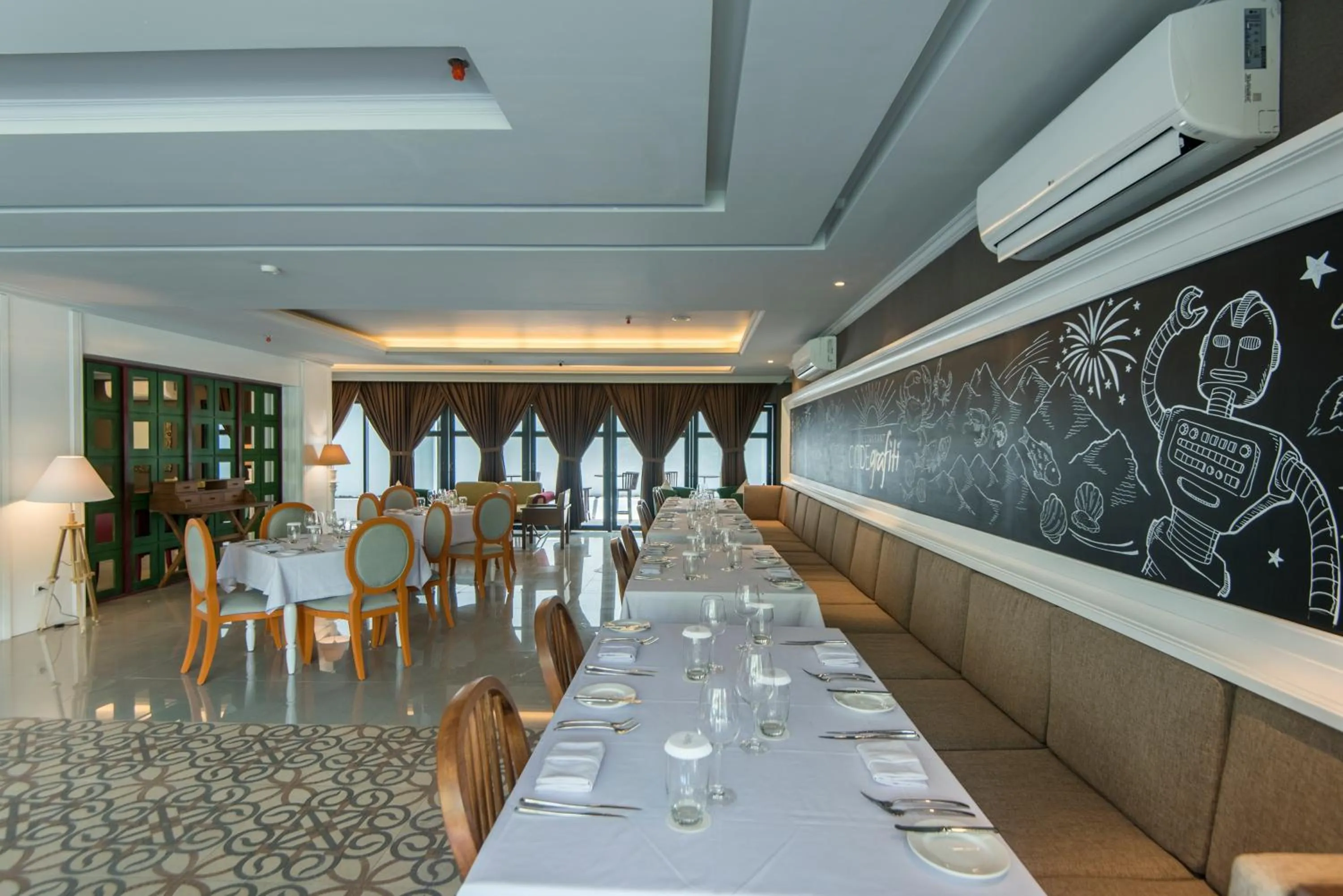 Restaurant/places to eat in Yan's House Hotel