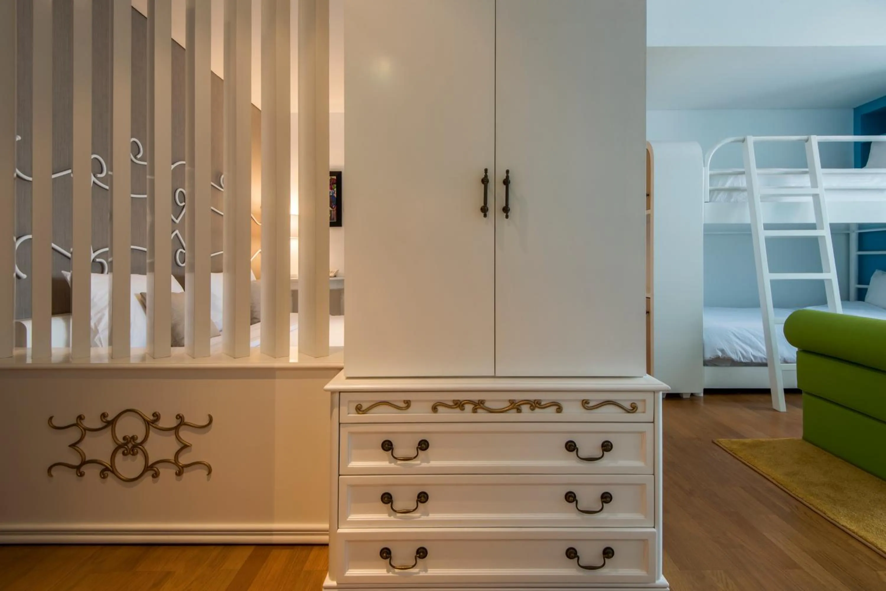 Decorative detail, Bed in Yan's House Hotel