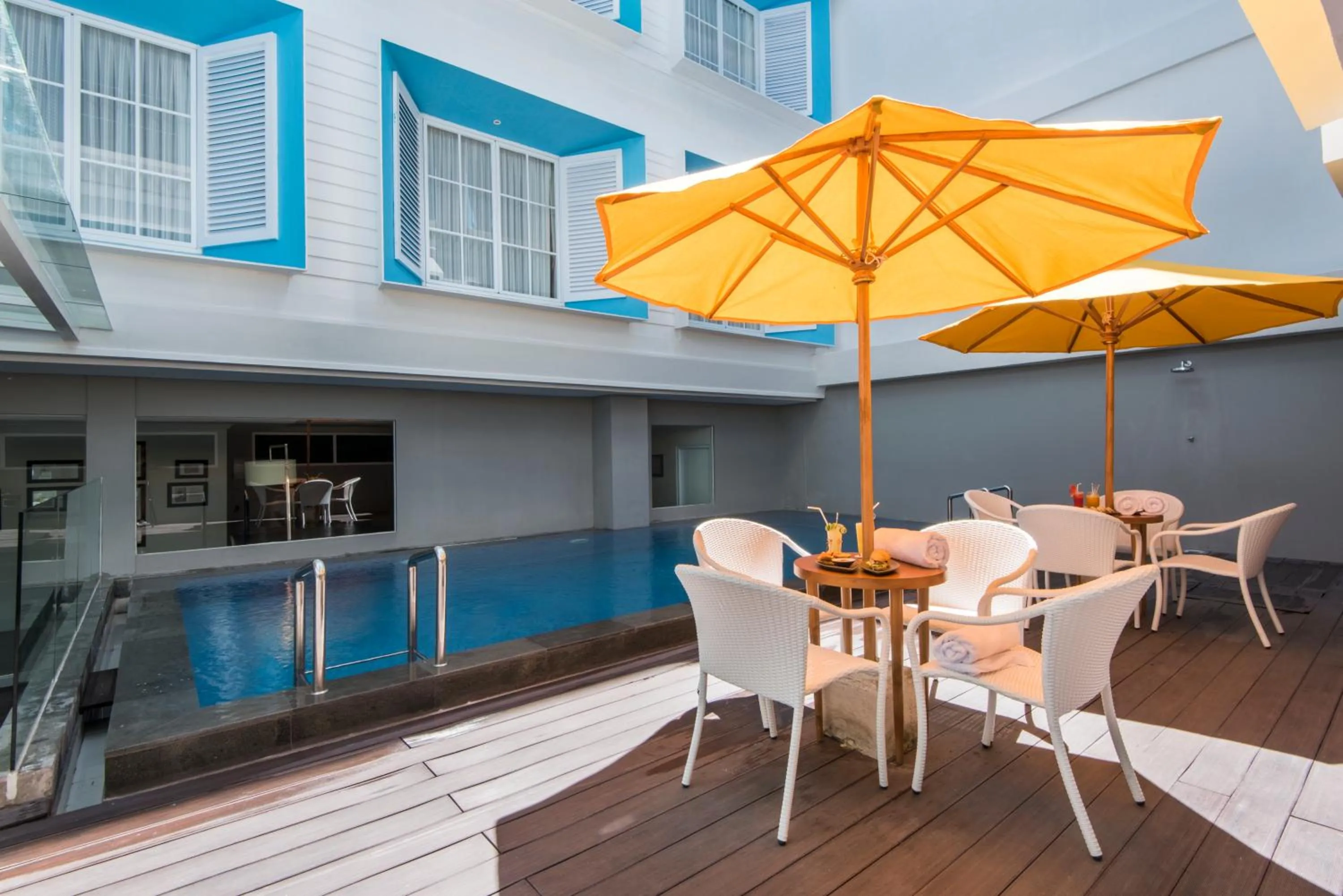 Swimming pool in Yan's House Hotel