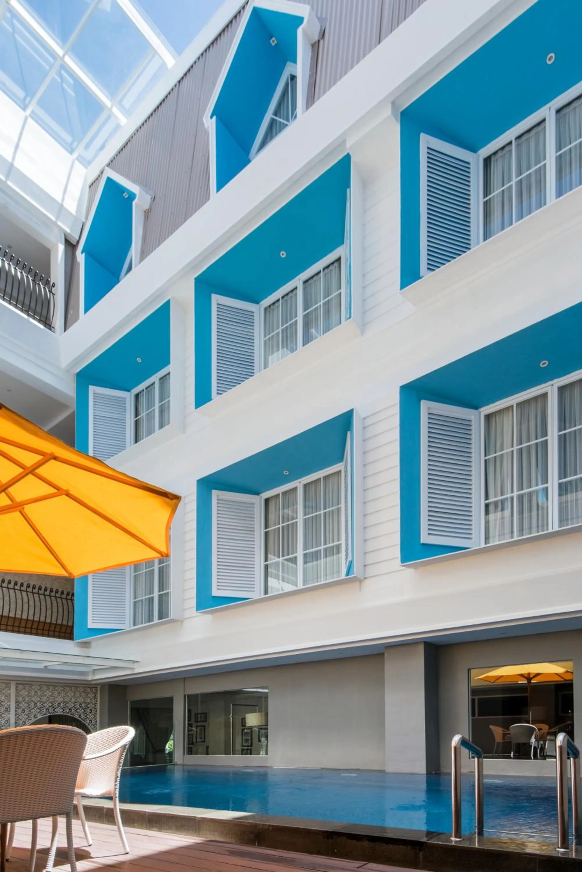 Swimming pool in Yan's House Hotel