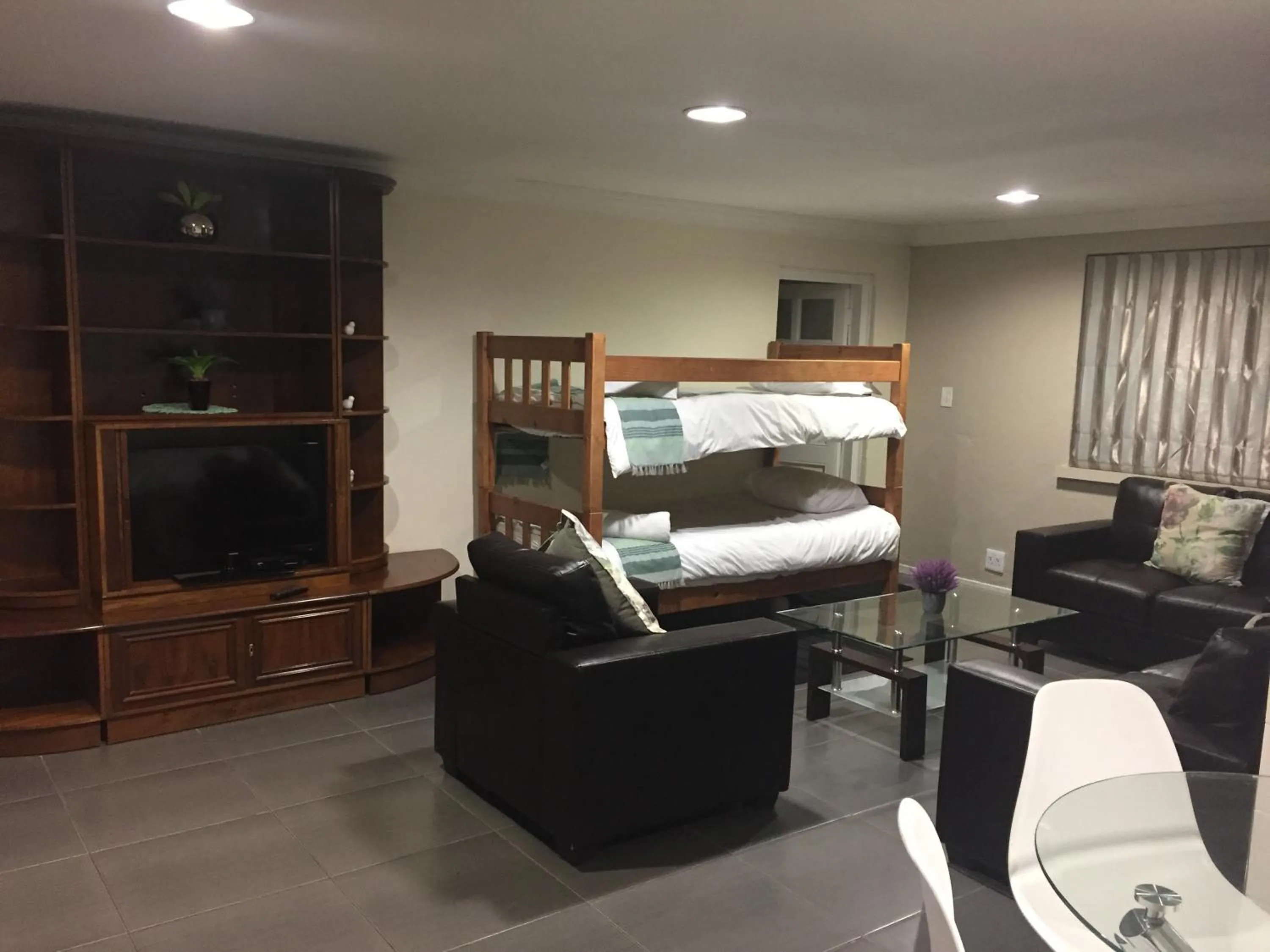 Communal lounge/ TV room, Bed in House on Morninghill