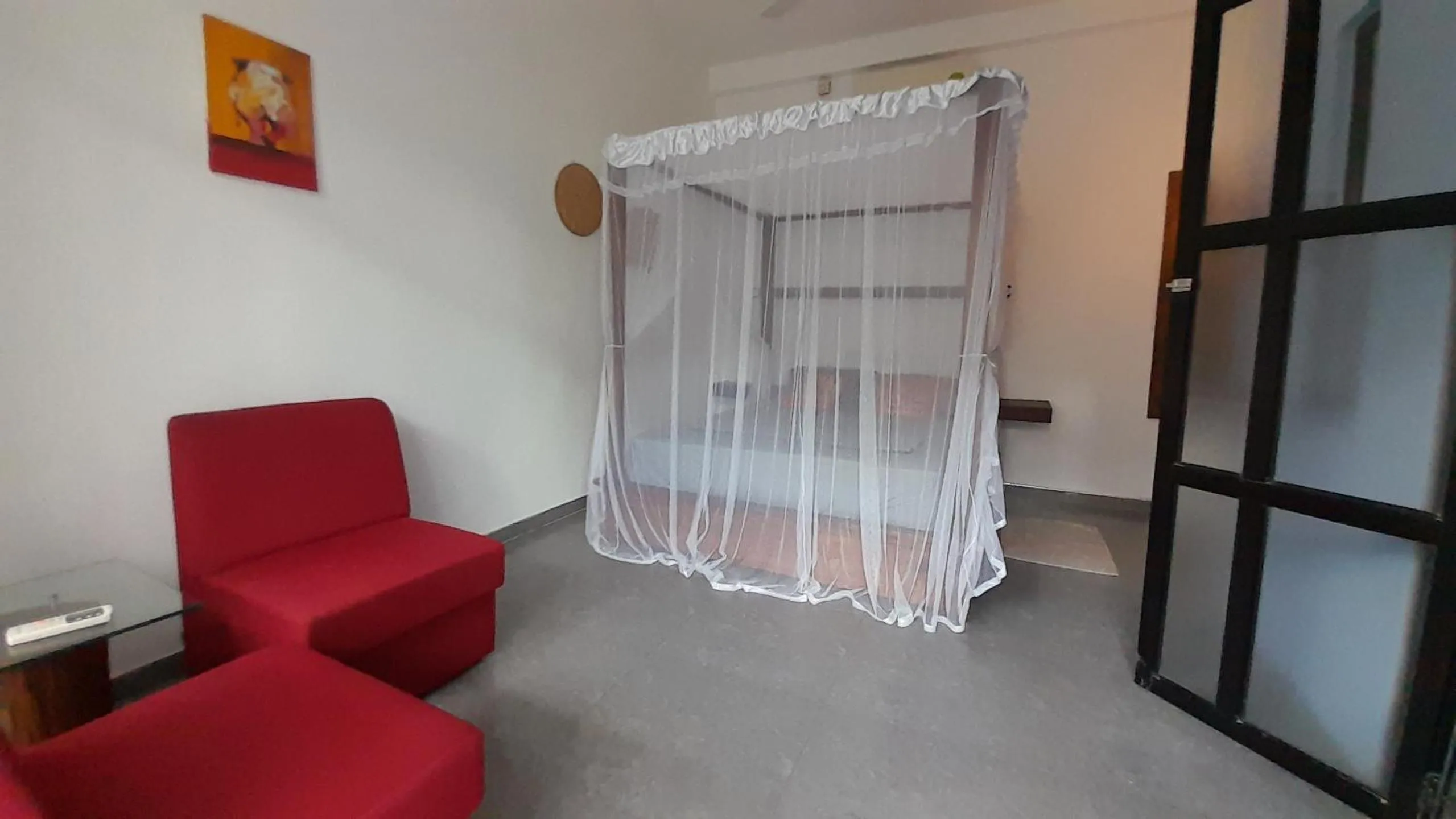 Photo of the whole room in SriMany