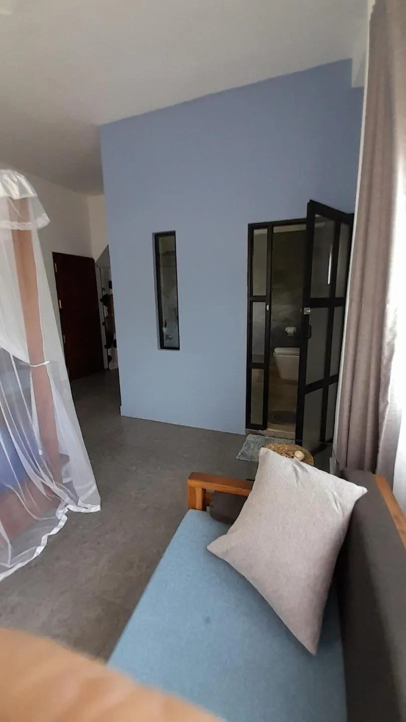 Photo of the whole room, Bed in SriMany