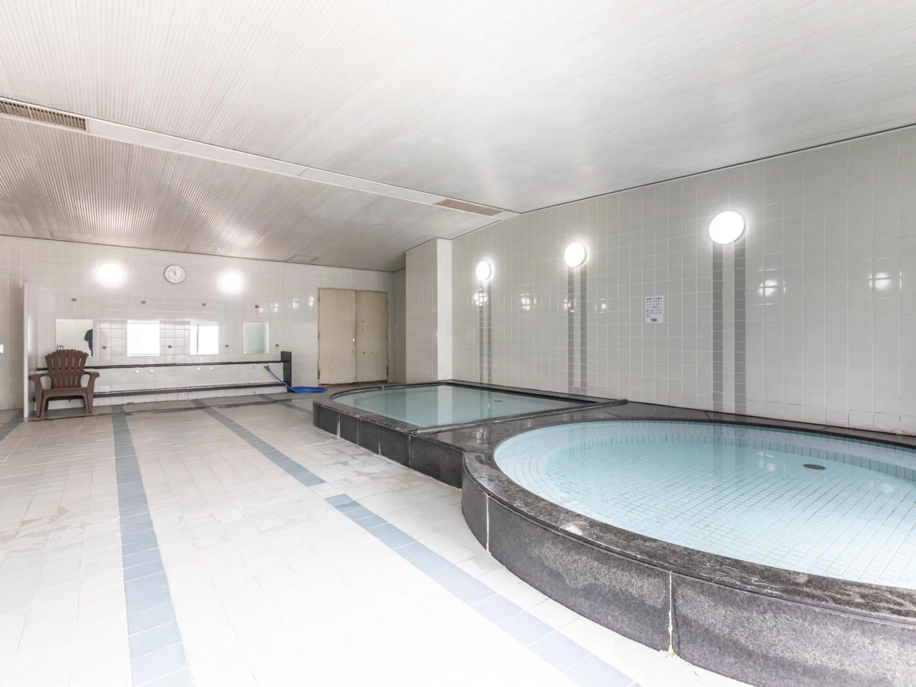 Public Bath in Century Plaza Hotel