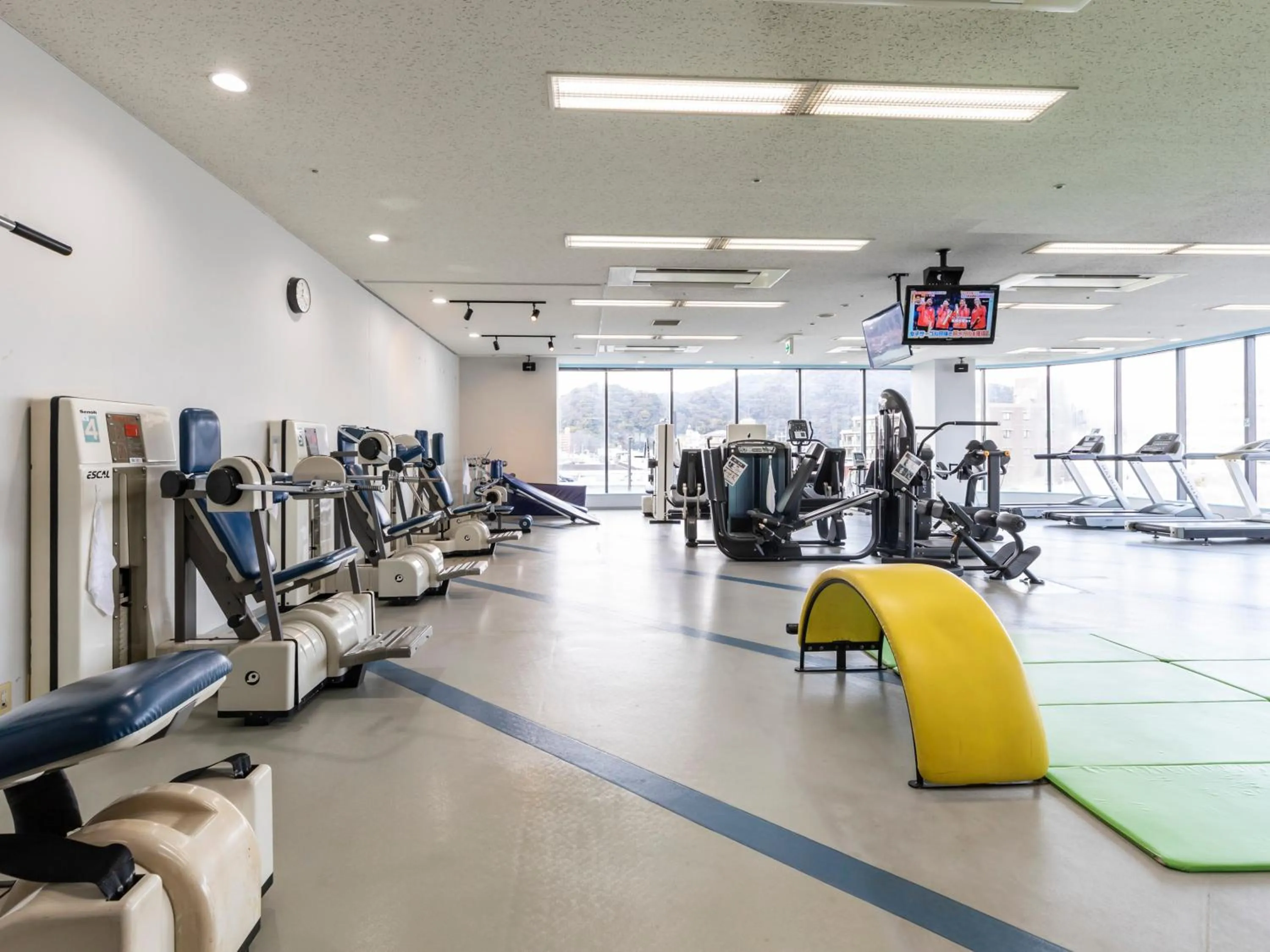 Fitness centre/facilities in Century Plaza Hotel