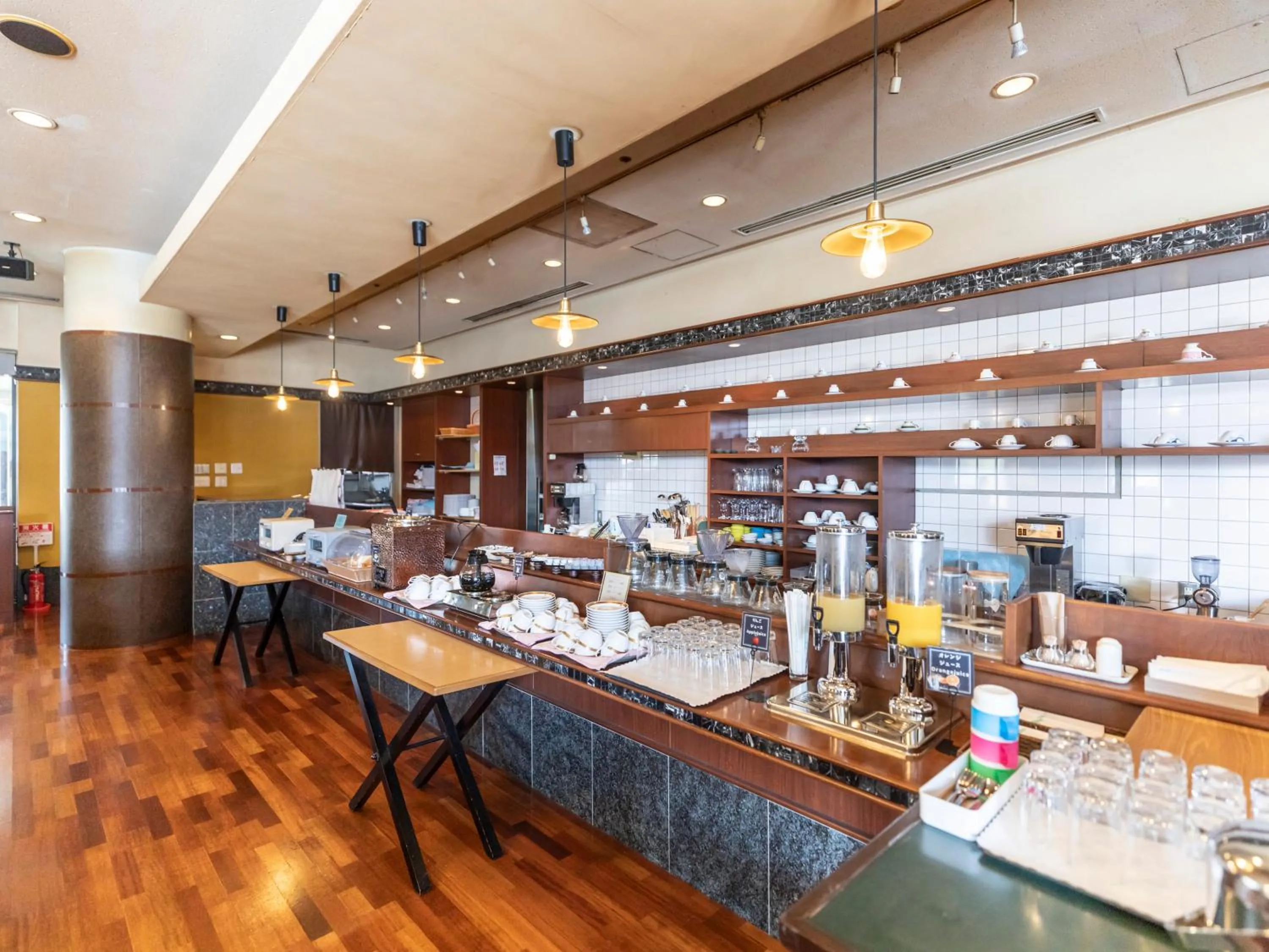 Restaurant/places to eat in Century Plaza Hotel