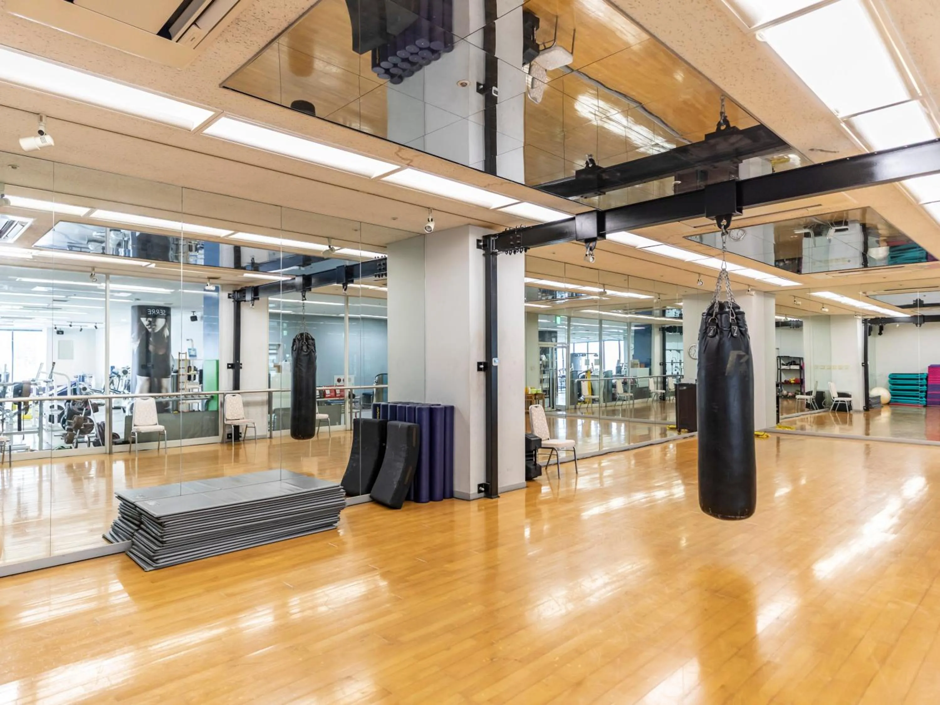 Fitness centre/facilities in Century Plaza Hotel