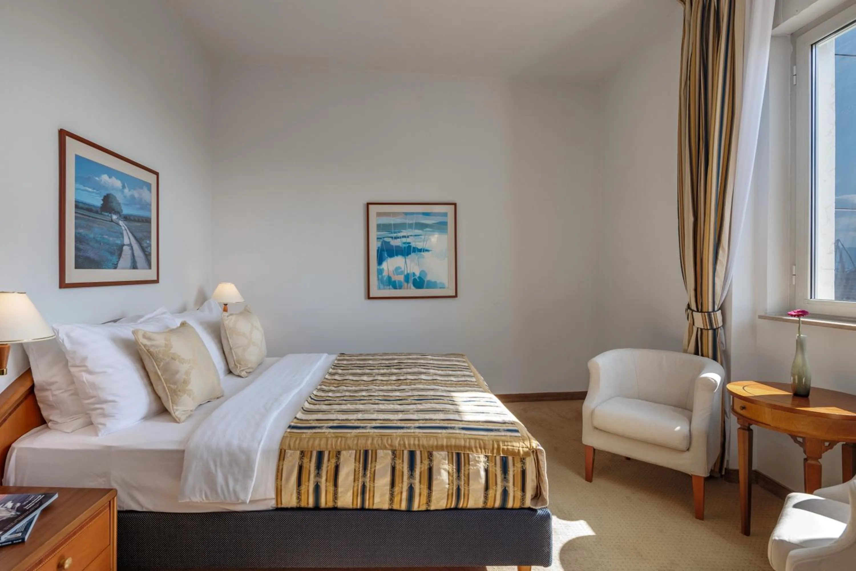 Photo of the whole room, Bed in Grand Hotel Bonavia