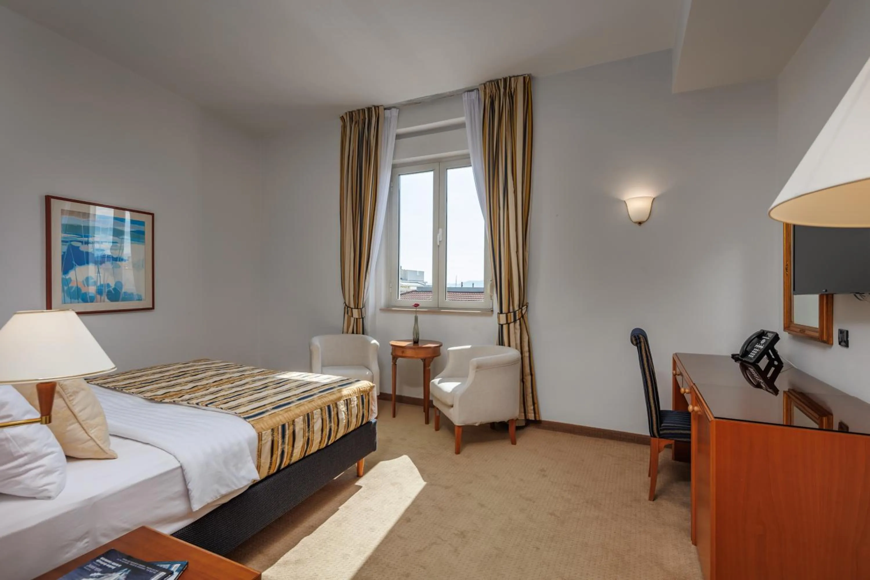 Photo of the whole room, Bed in Grand Hotel Bonavia