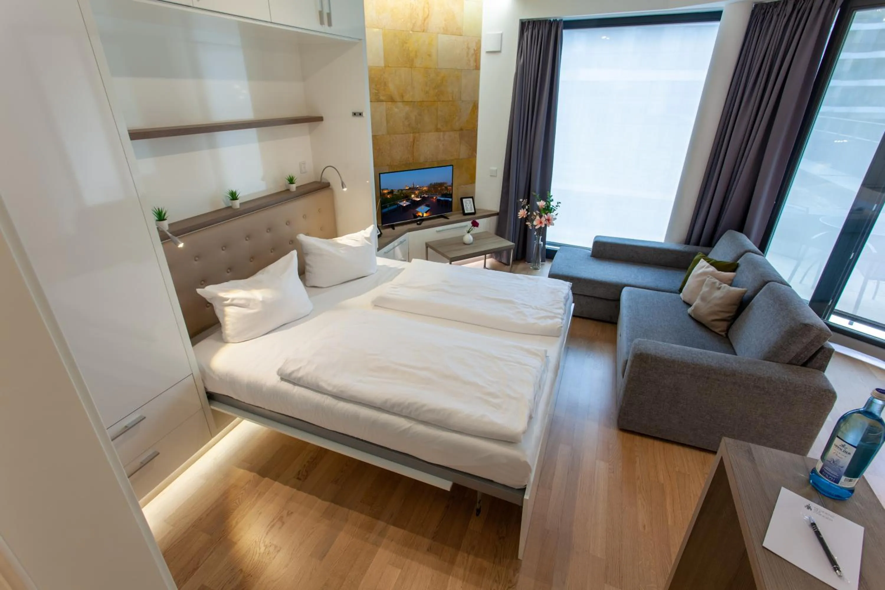 TV and multimedia, Bed in Residenz am Zwinger