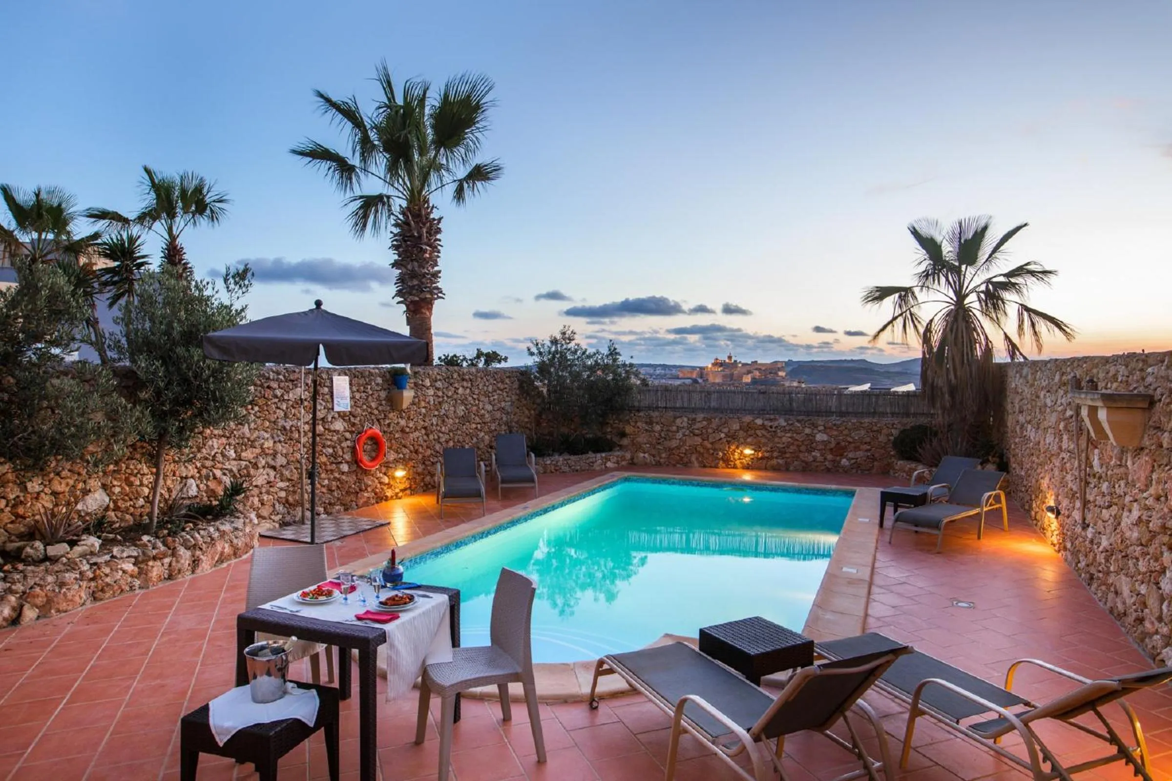 Food and drinks in L'Ghorfa