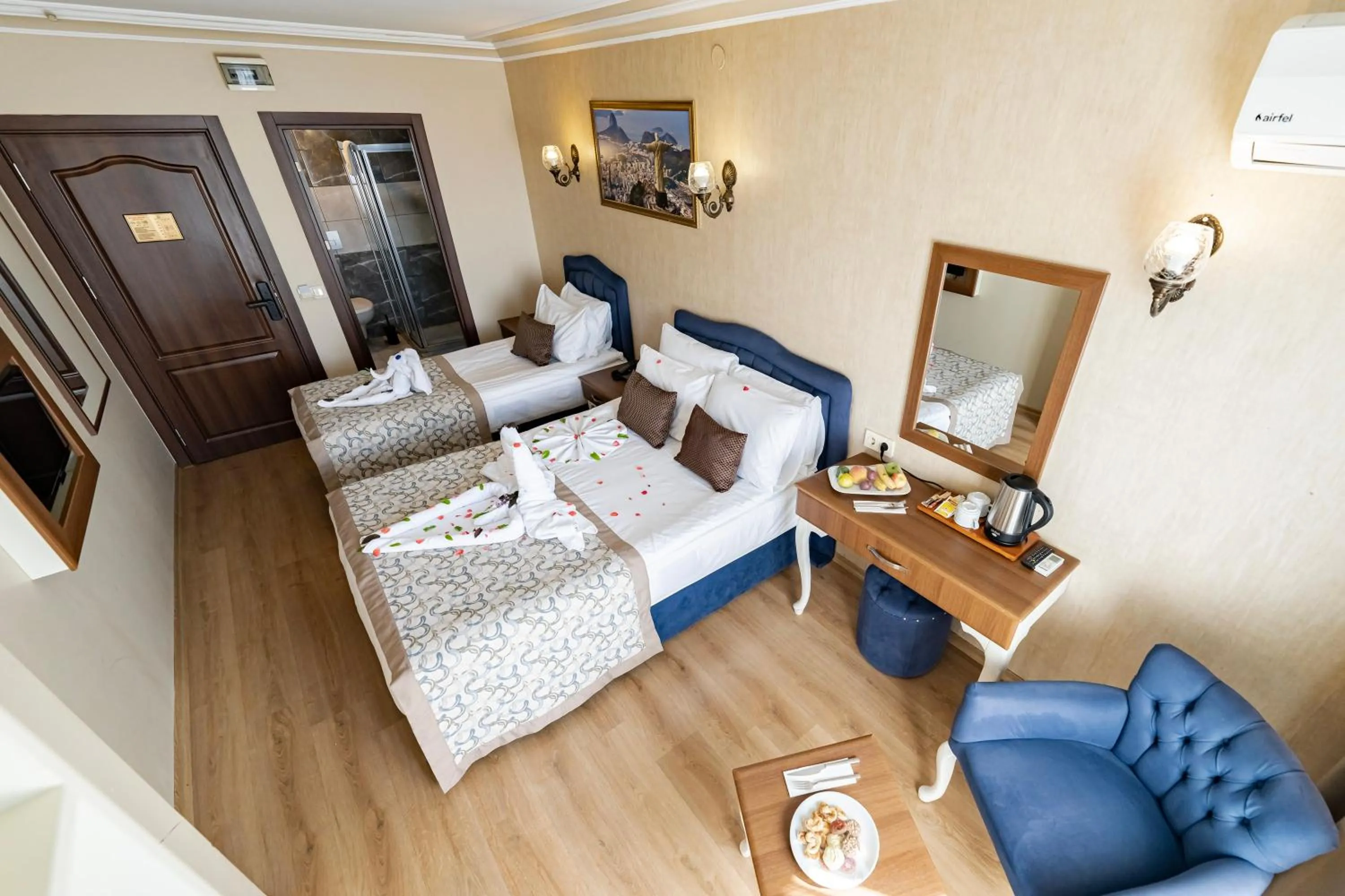 Photo of the whole room, Bed in Grand Hamit Hotel