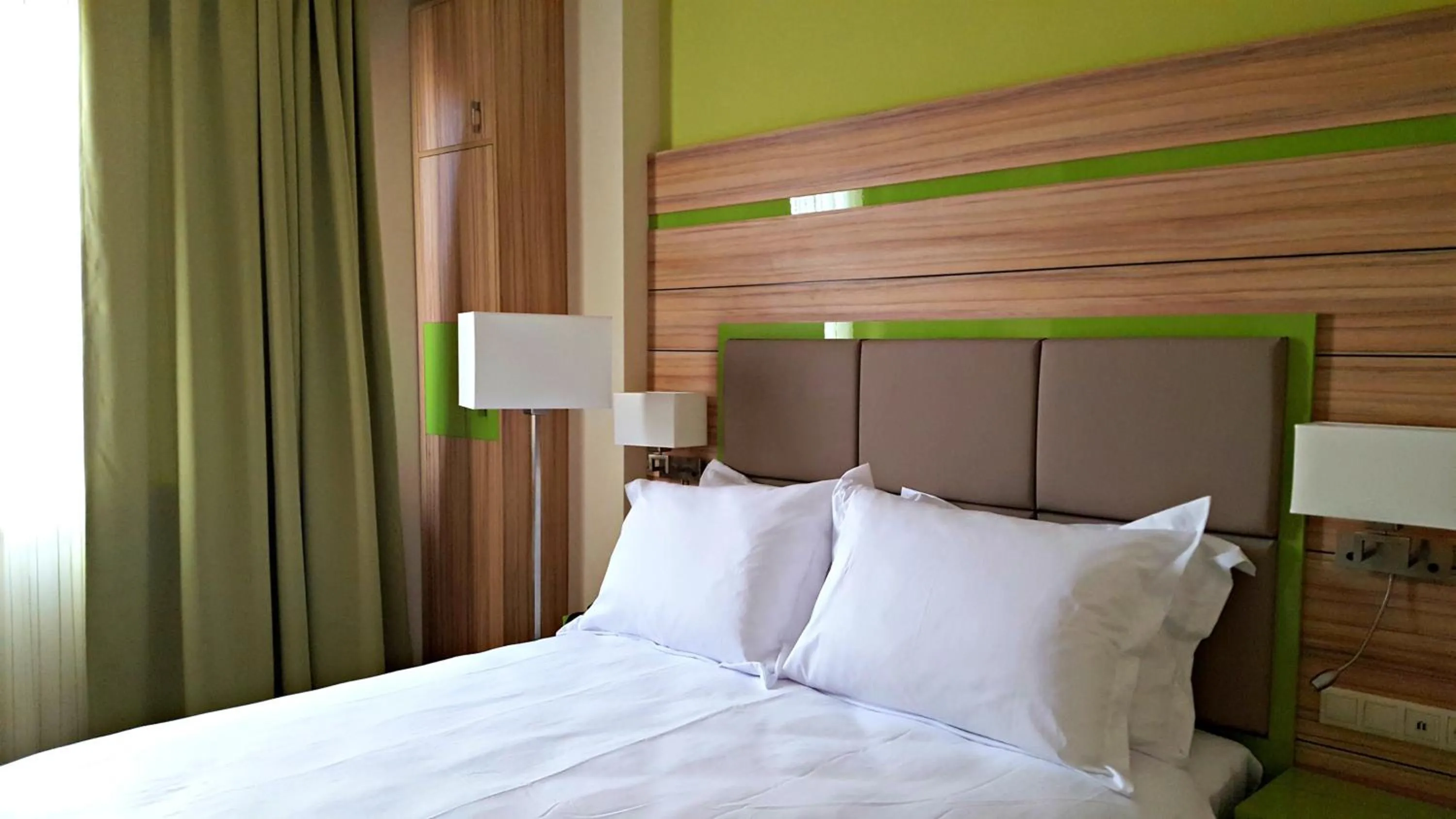 Photo of the whole room, Bed in Holiday Inn Plovdiv by IHG