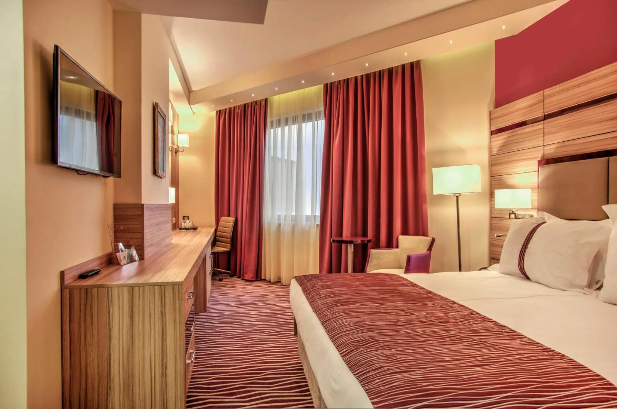 Photo of the whole room, Bed in Holiday Inn Plovdiv by IHG