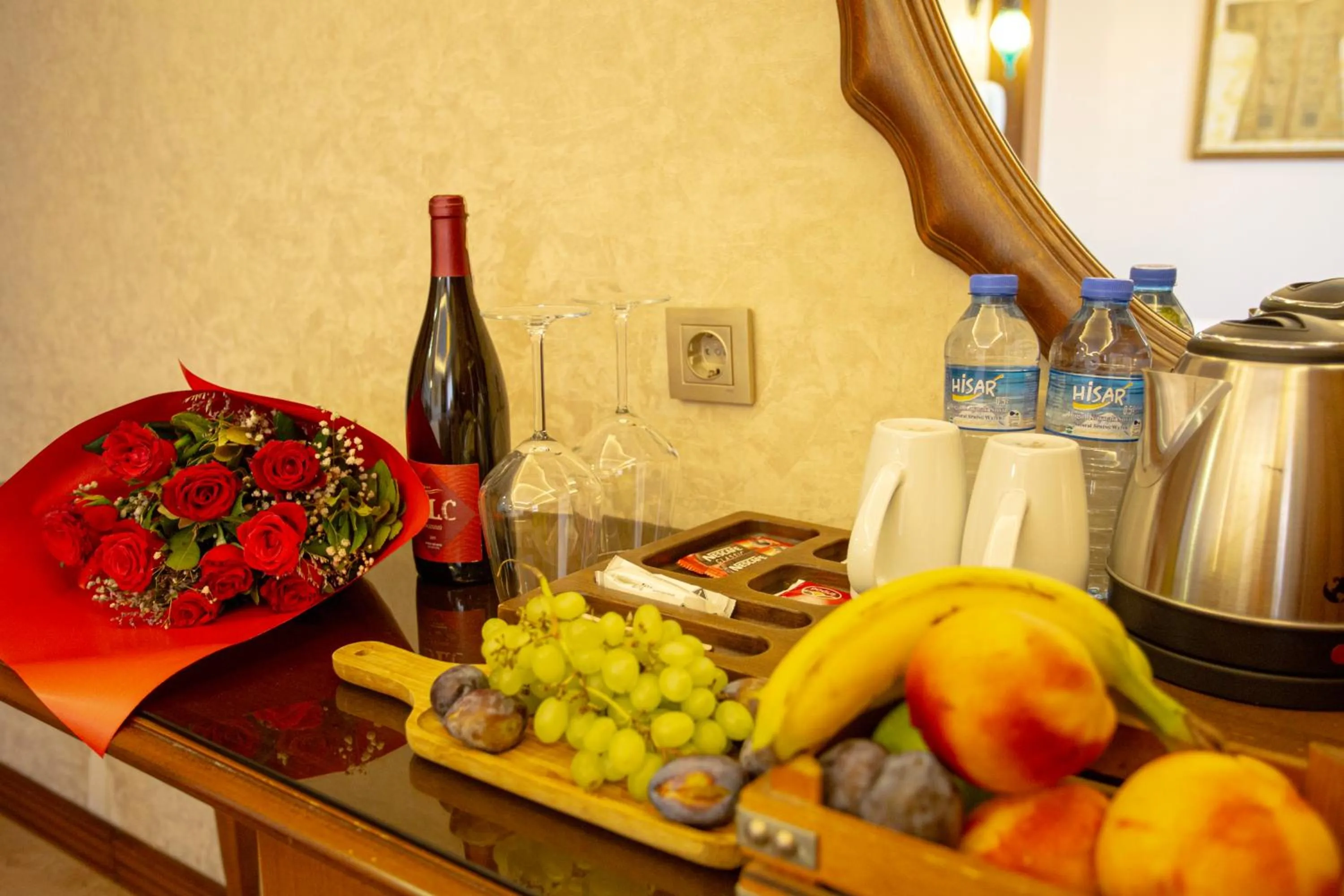 Food and drinks in Bon Hotel Old City