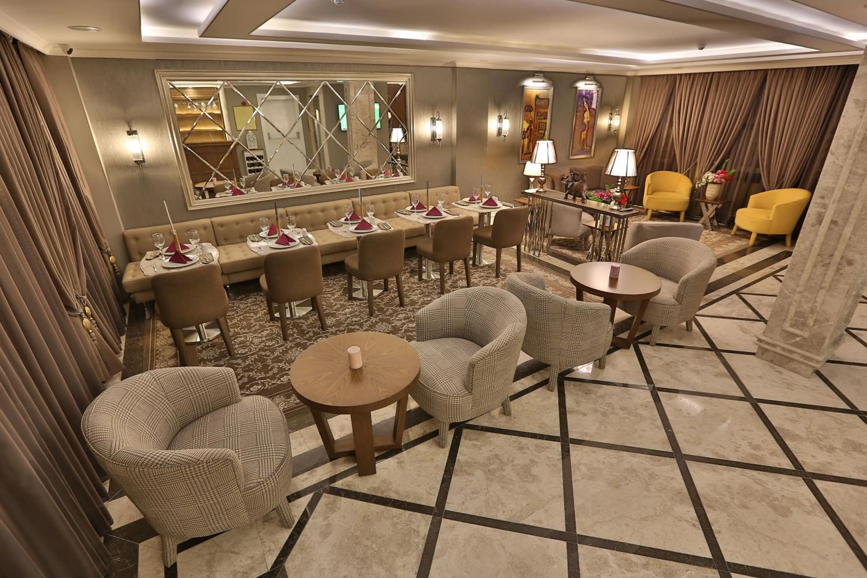 Lounge or bar in Bon Hotel Old City