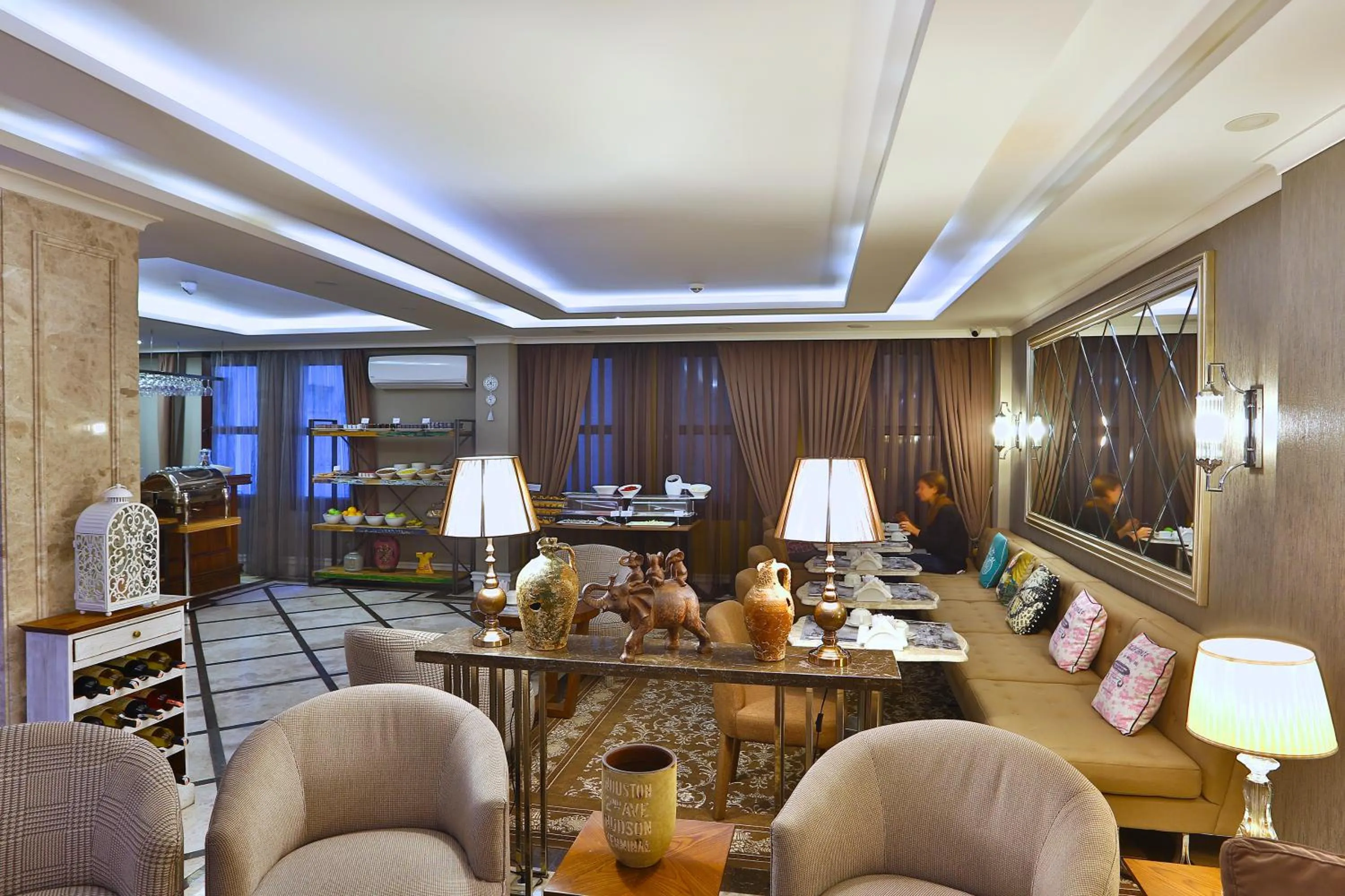 Seating area in Bon Hotel Old City