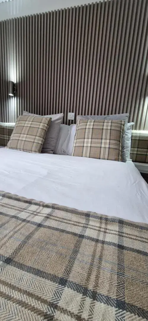 Budget Double Room in Loch Long Hotel Budget Double Room in Loch Long Hotel