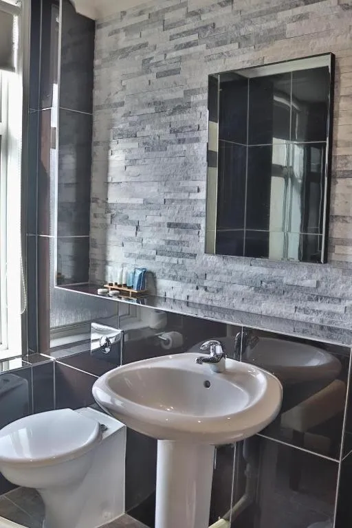 Bathroom in Loch Long Hotel