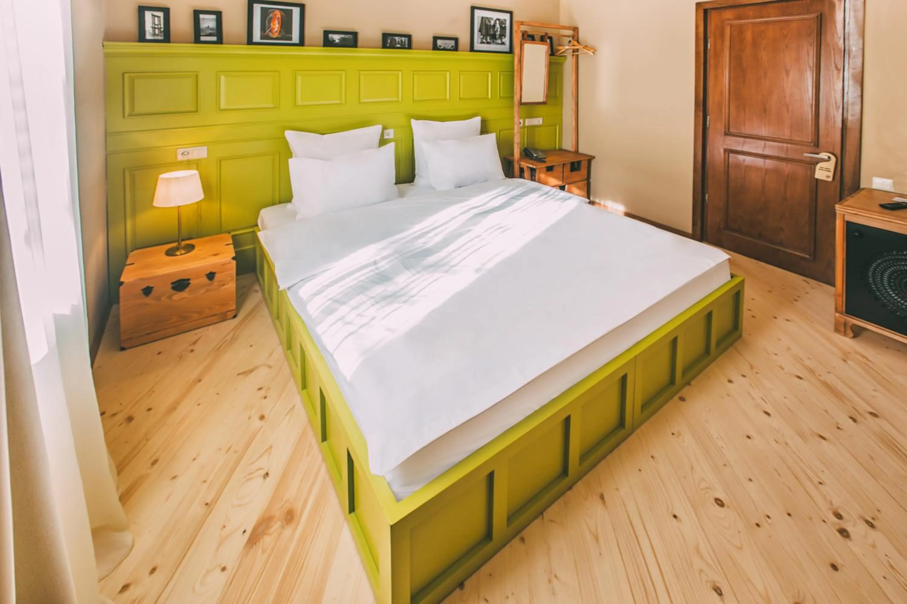 Landmark view, Bed in Kisi Boutique Hotel