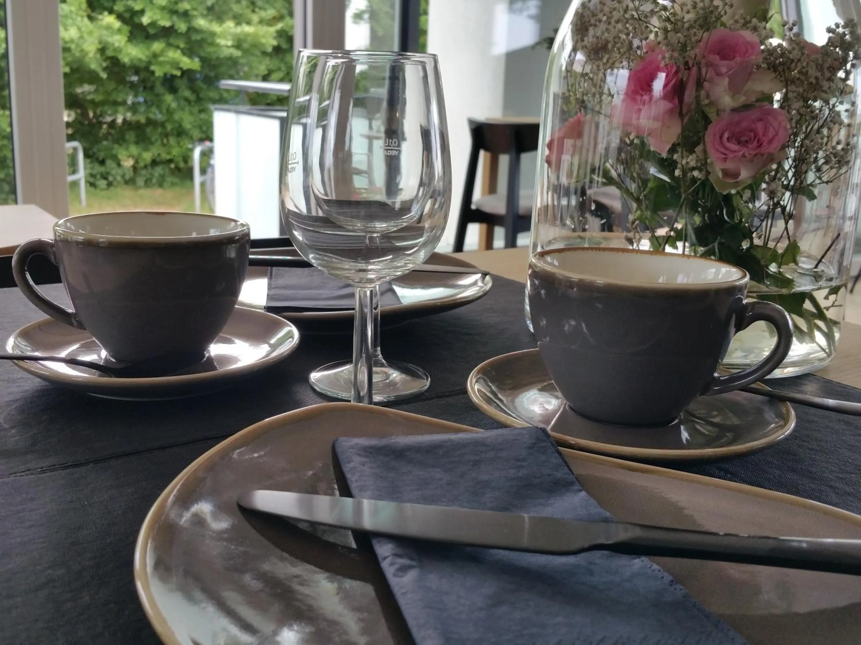 Food and drinks in Haus Achtern Diek in erster Reihe am Meer