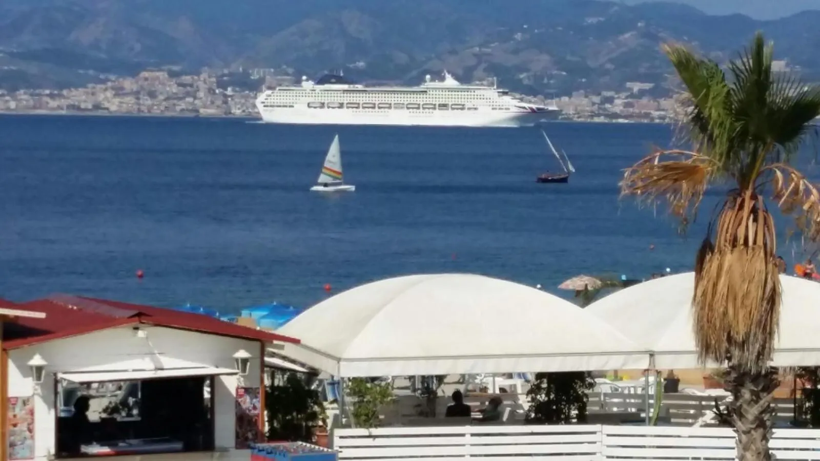 Natural landscape in B&B A due Passi dal Mare