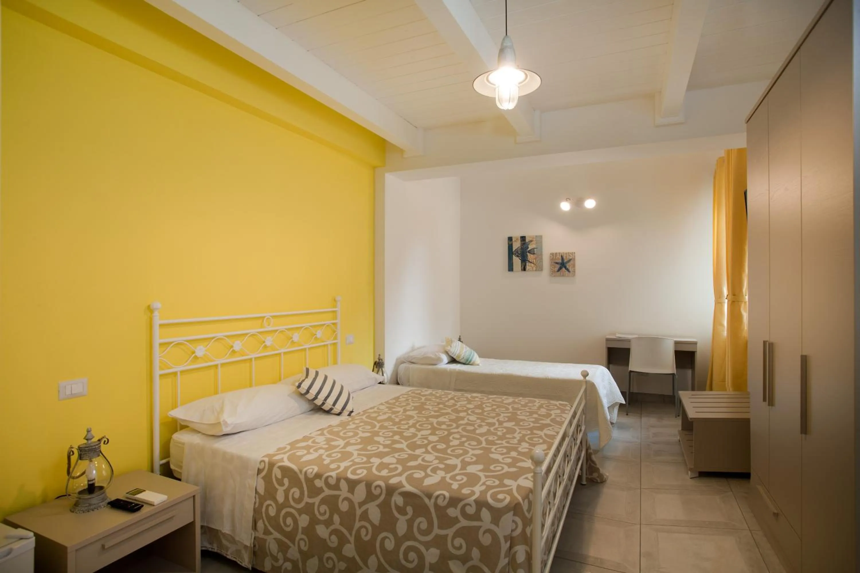 Bed in B&B A due Passi dal Mare