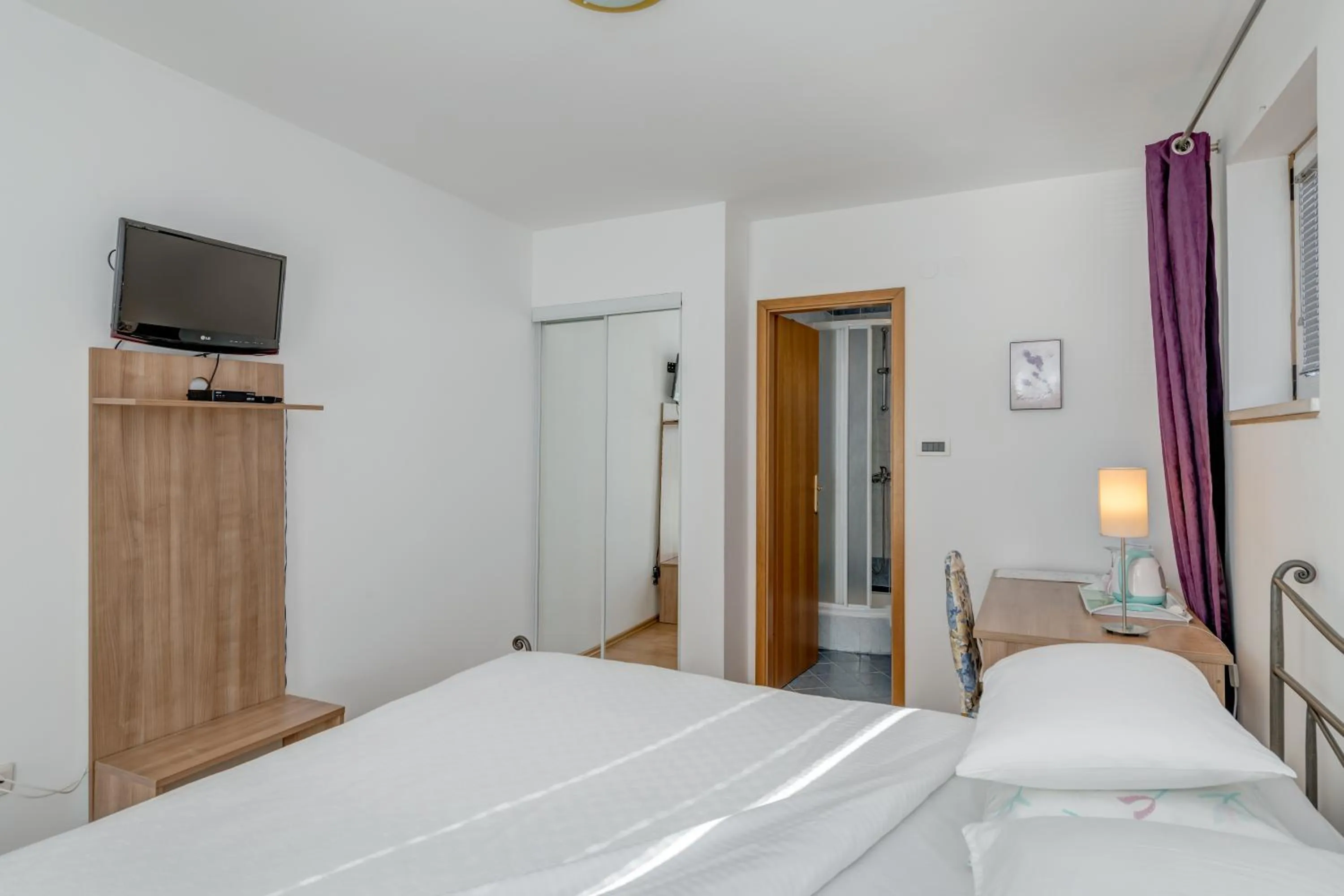 Bedroom, Bed in Pink Inn