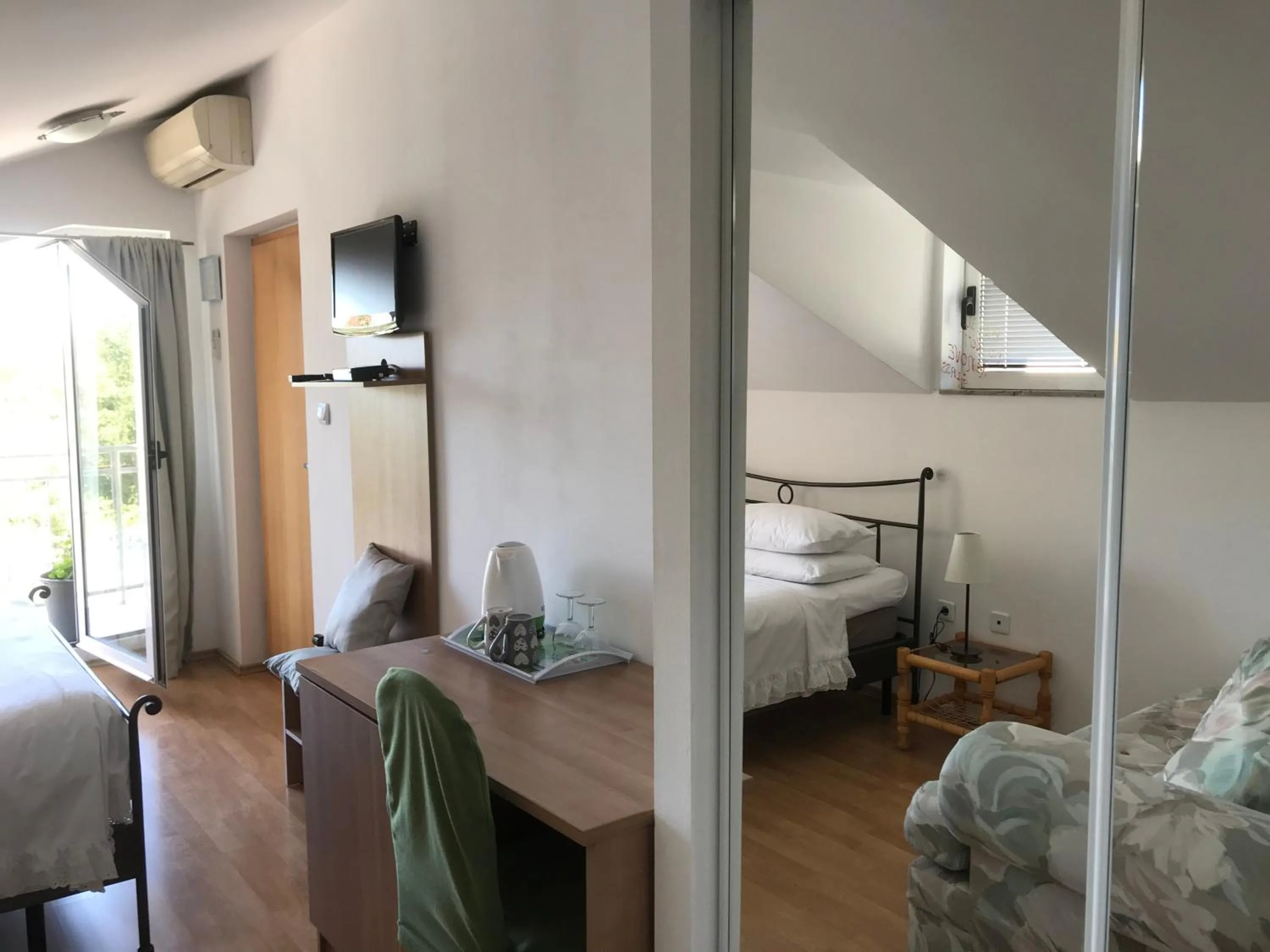 Bedroom, Bed in Pink Inn