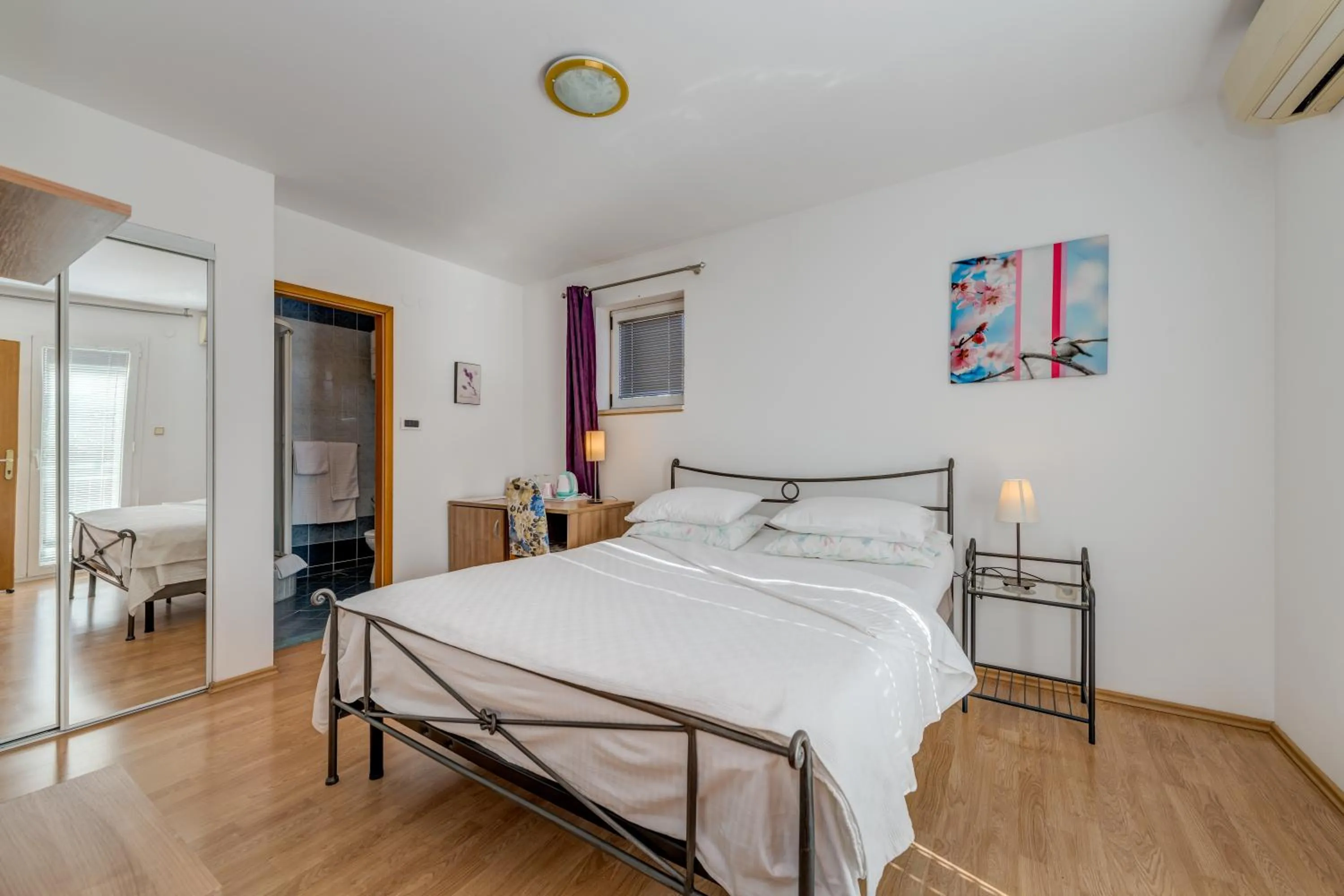 Bedroom, Bed in Pink Inn