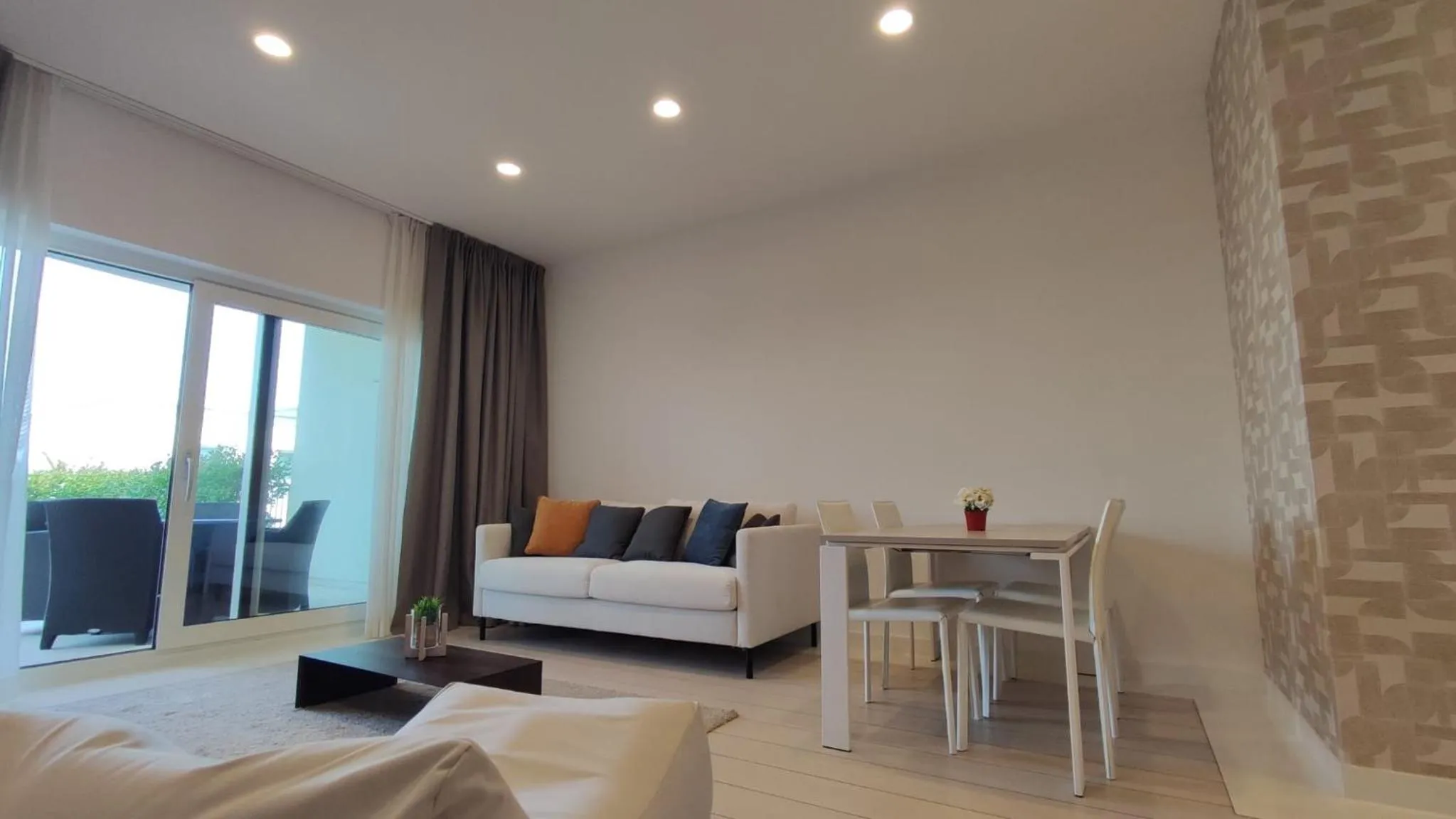 Living room, Bed in Skiper Apartments & Golf Resort