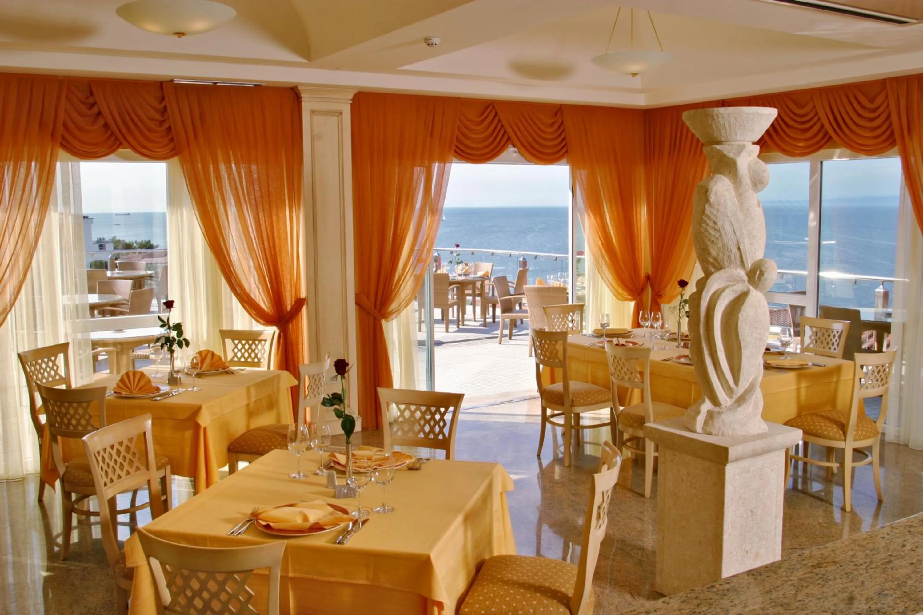 Restaurant/places to eat in Skiper Apartments & Golf Resort