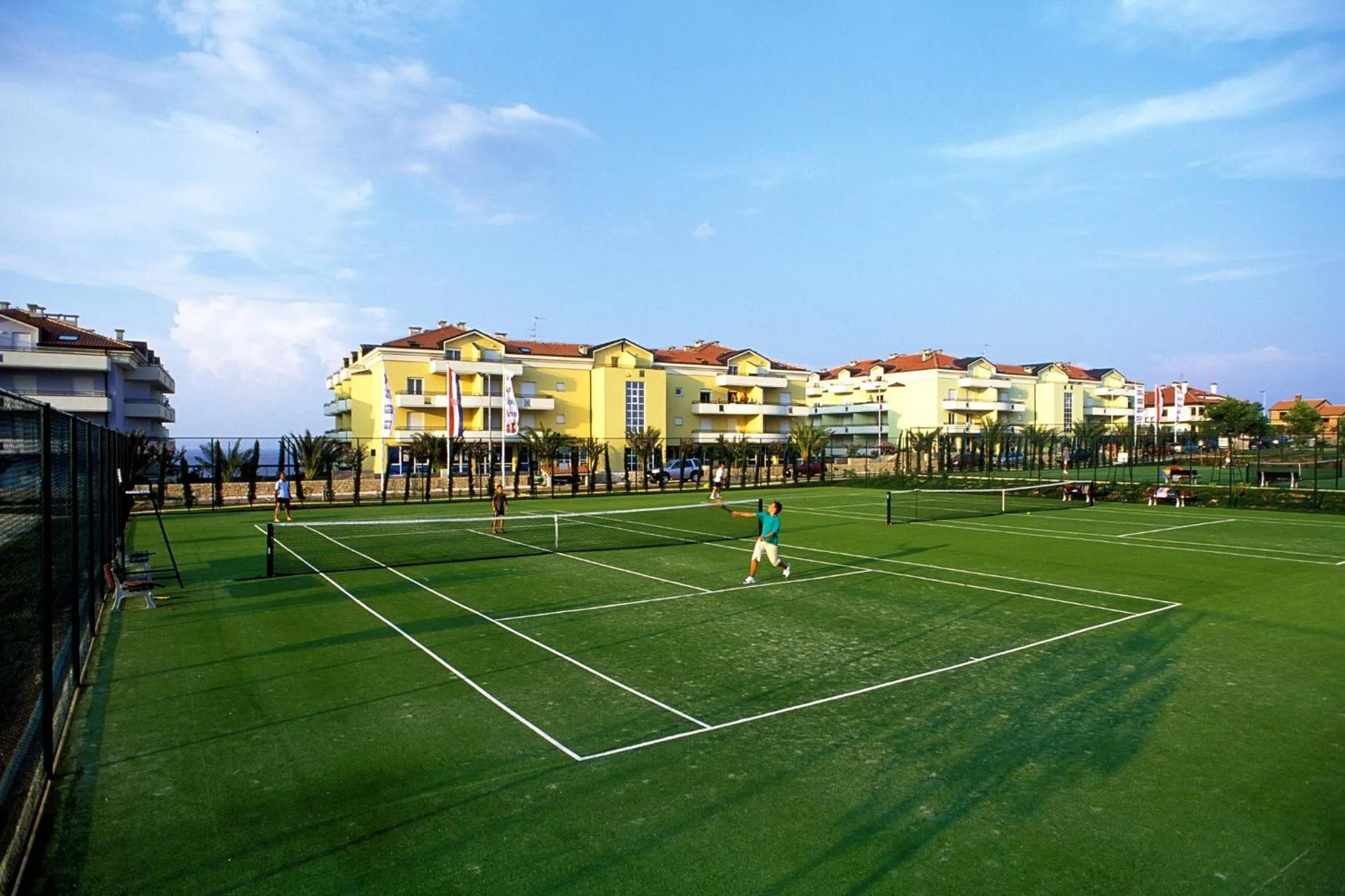 Tennis court in Skiper Apartments & Golf Resort