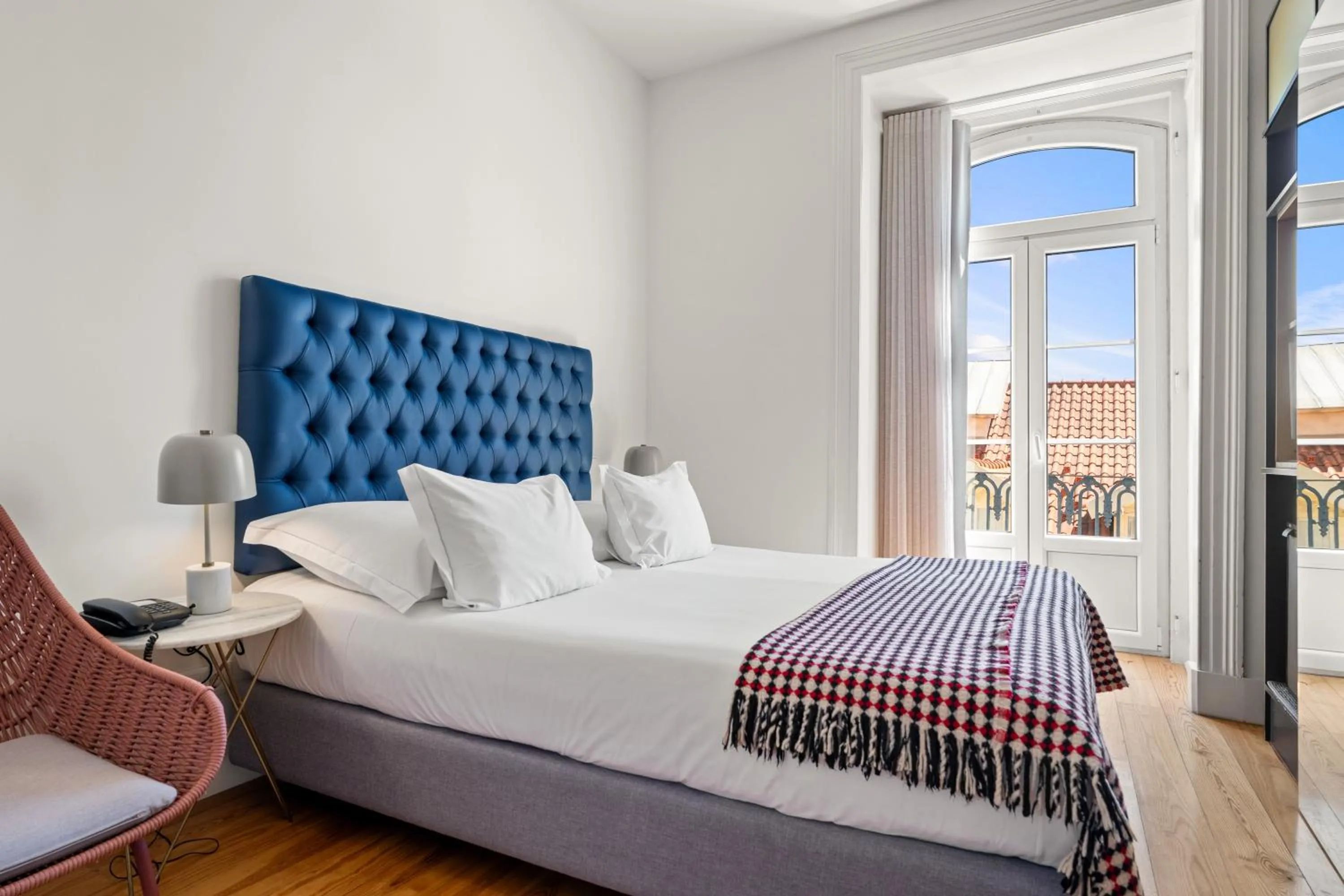 Bedroom, Bed in Tesouro da Baixa by Shiadu