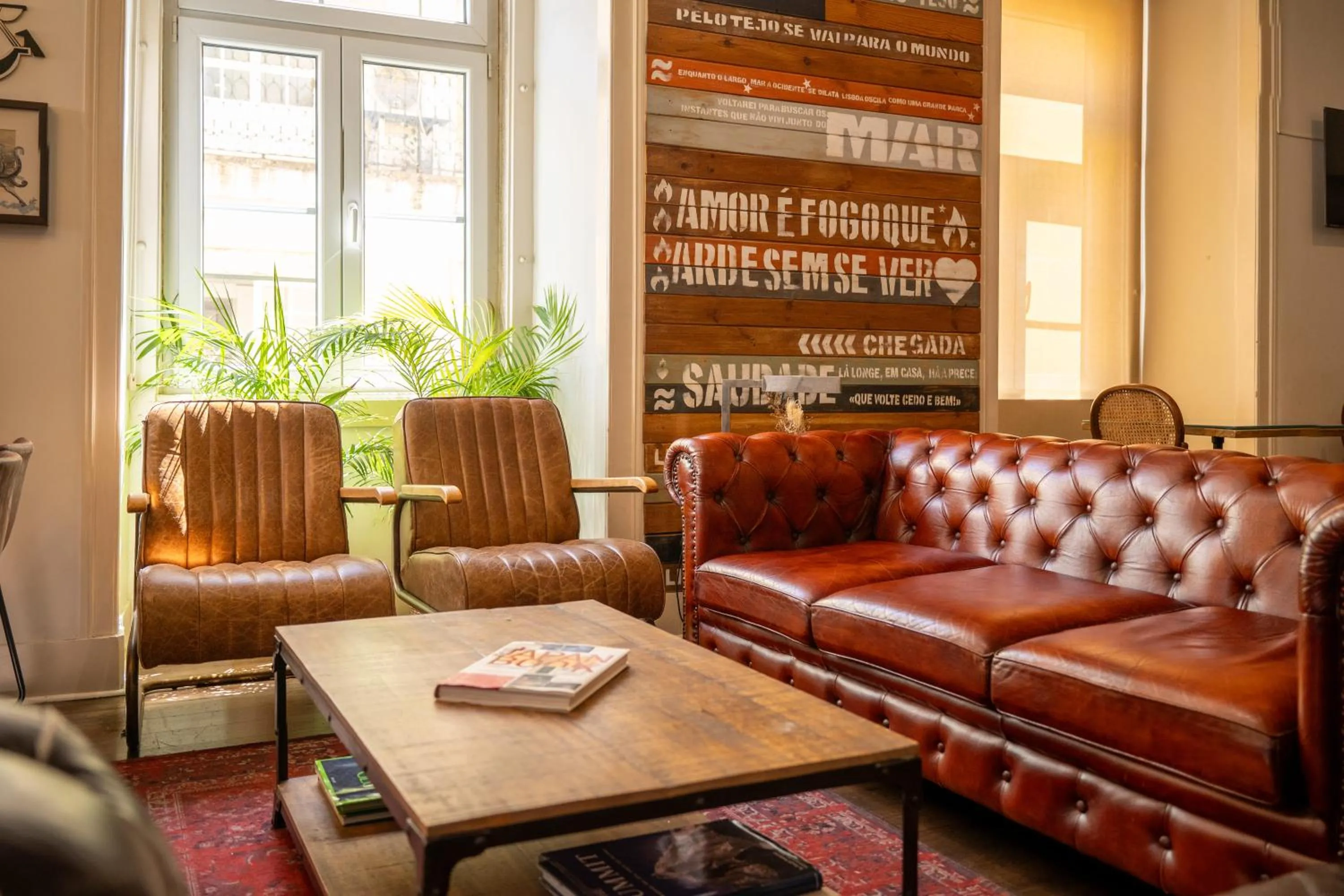 Living room in Tesouro da Baixa by Shiadu