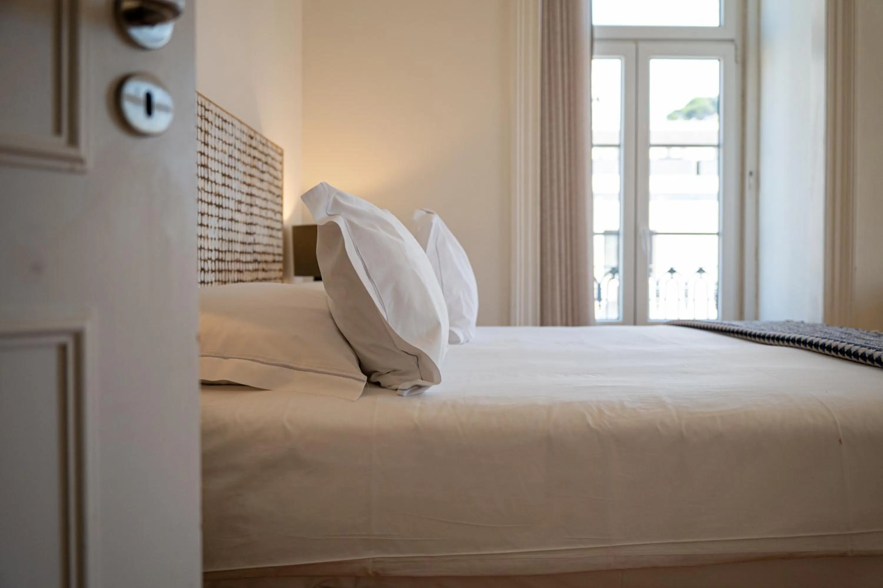 Bed in Tesouro da Baixa by Shiadu