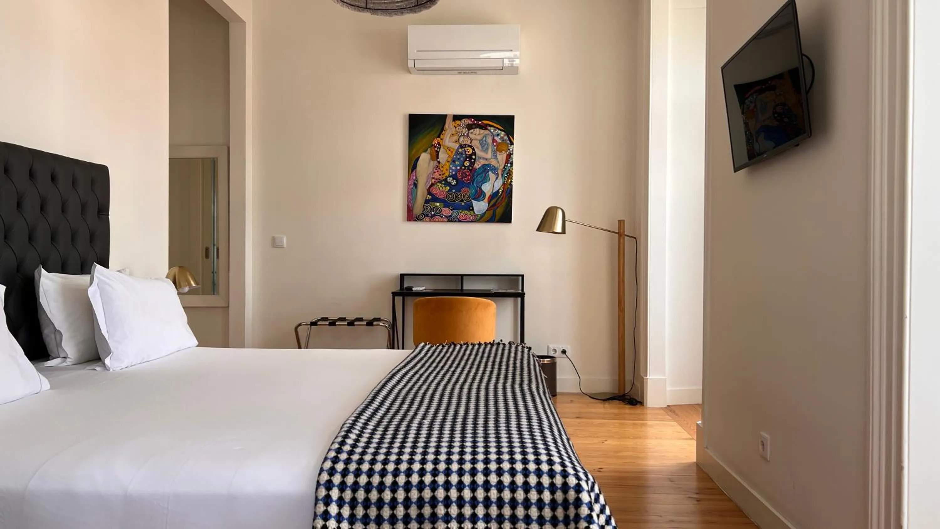 Bed in Tesouro da Baixa by Shiadu